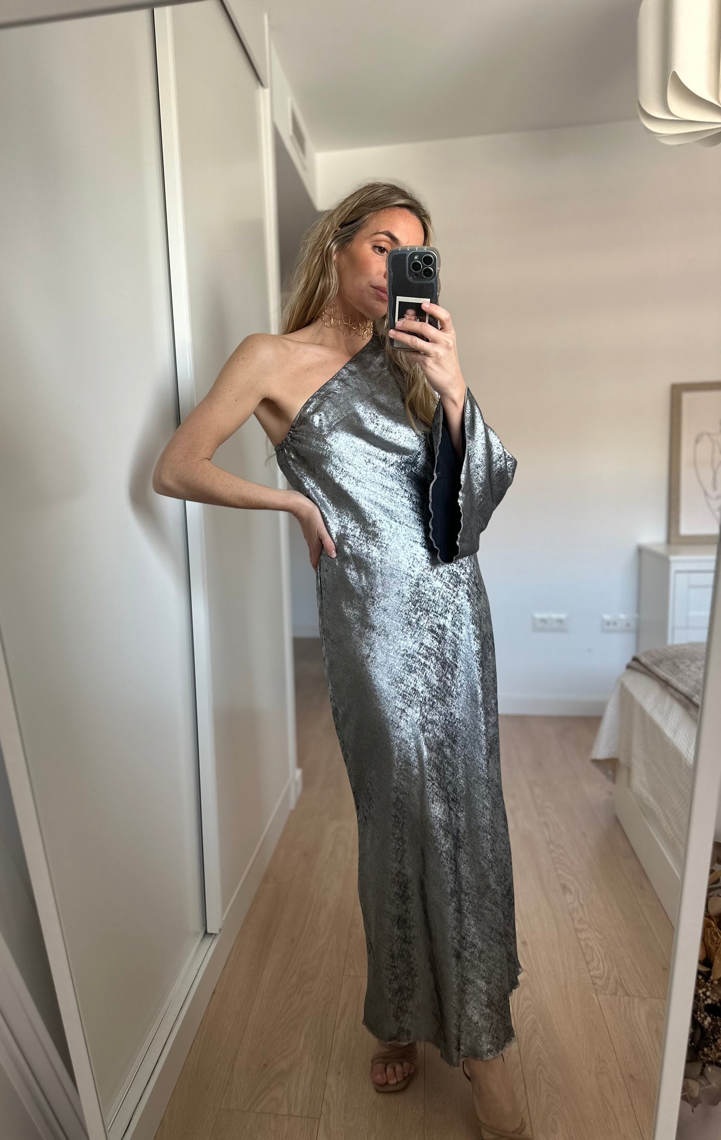 Vestido asimétrico plata