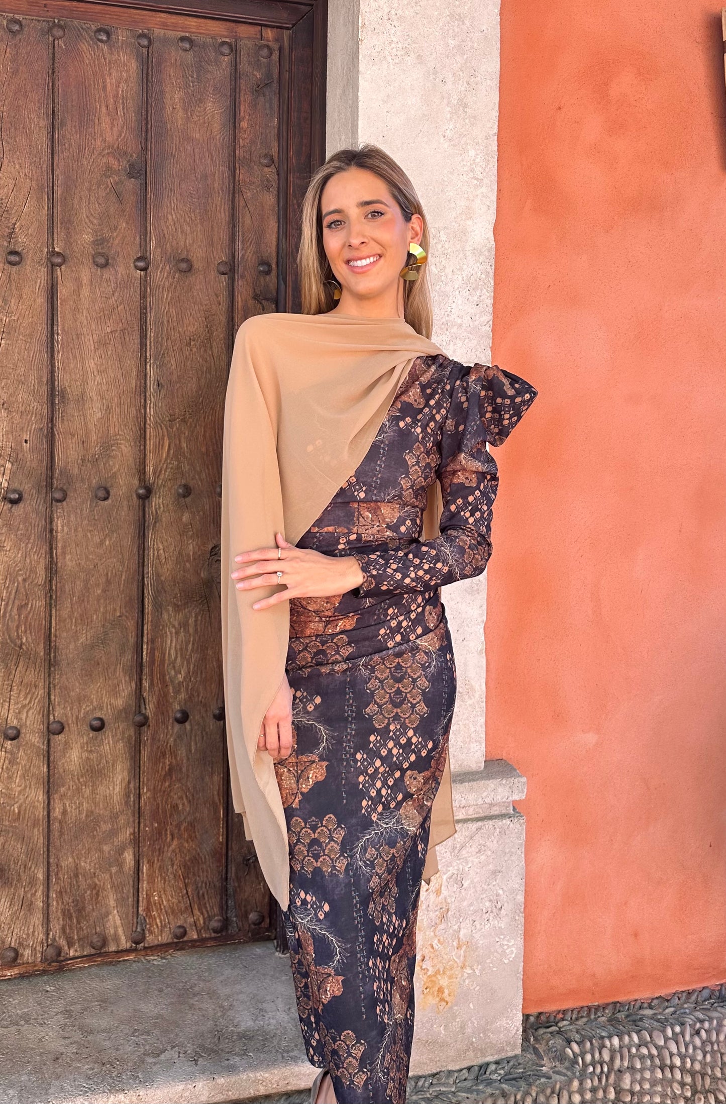 Vestido estampado asimétrico gris