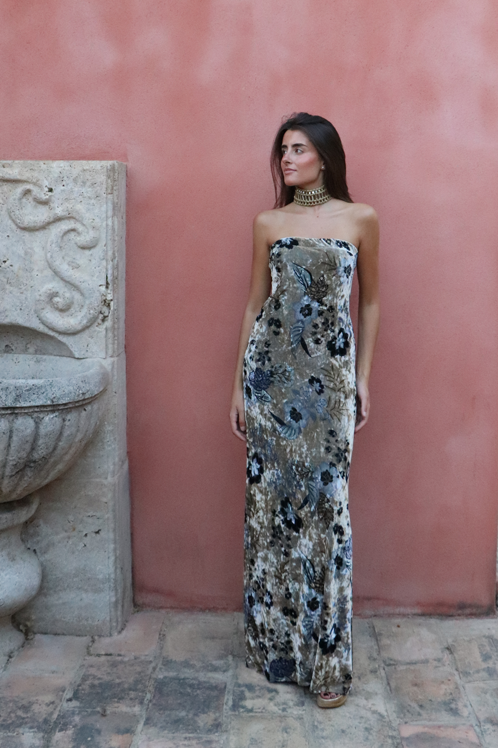 Vestido Terciopelo flor dorado