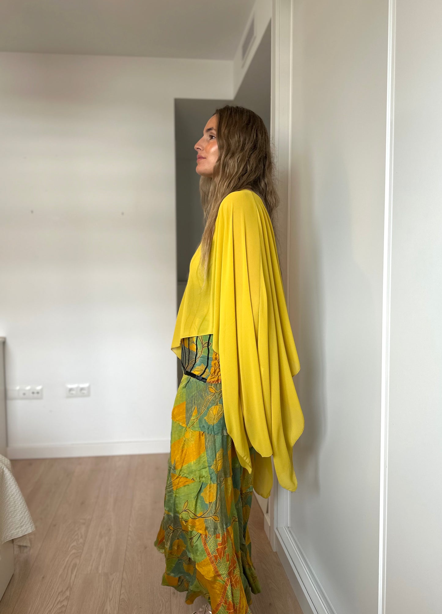 Capa multiposición amarilla