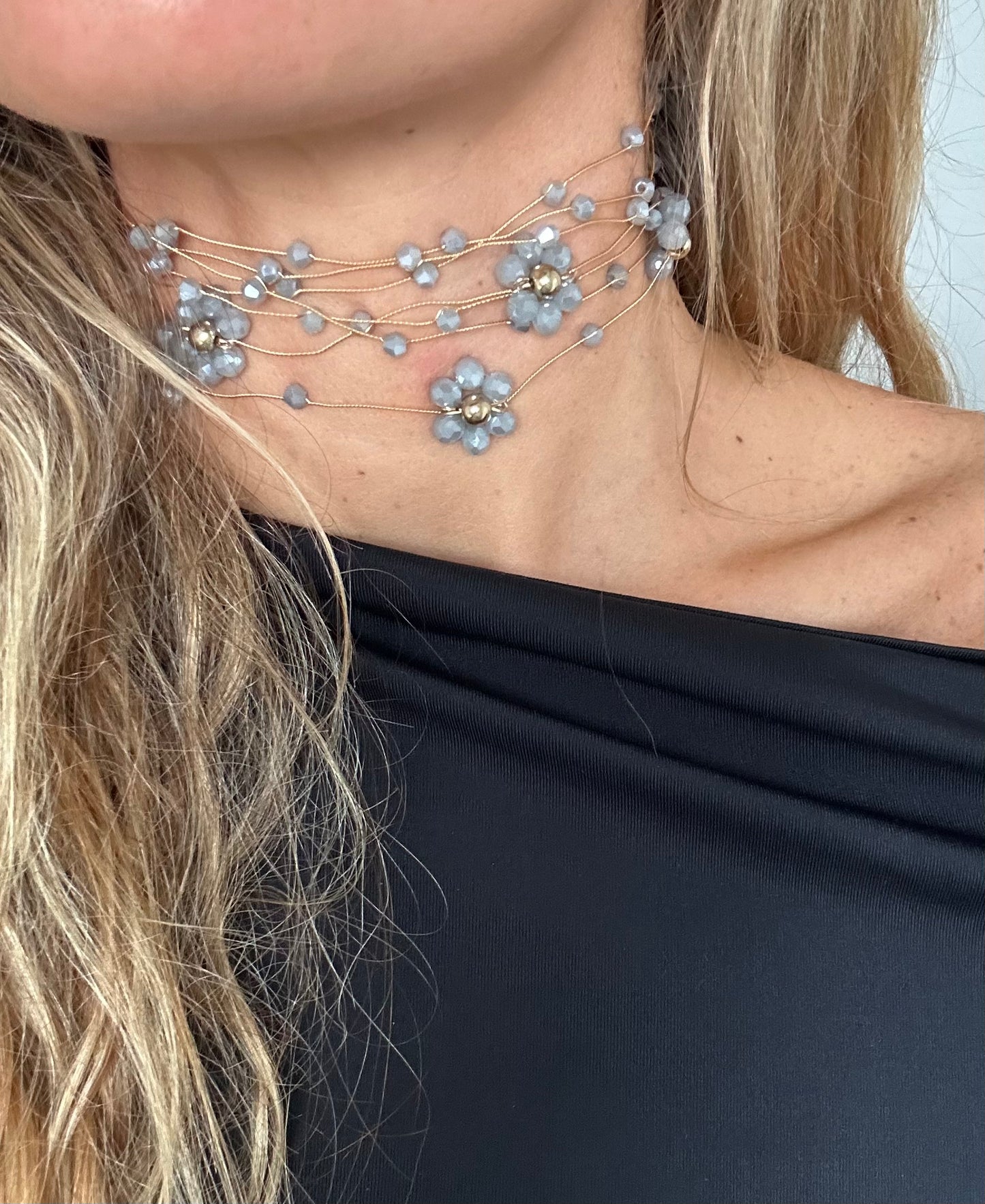 Choker flores celeste/gris