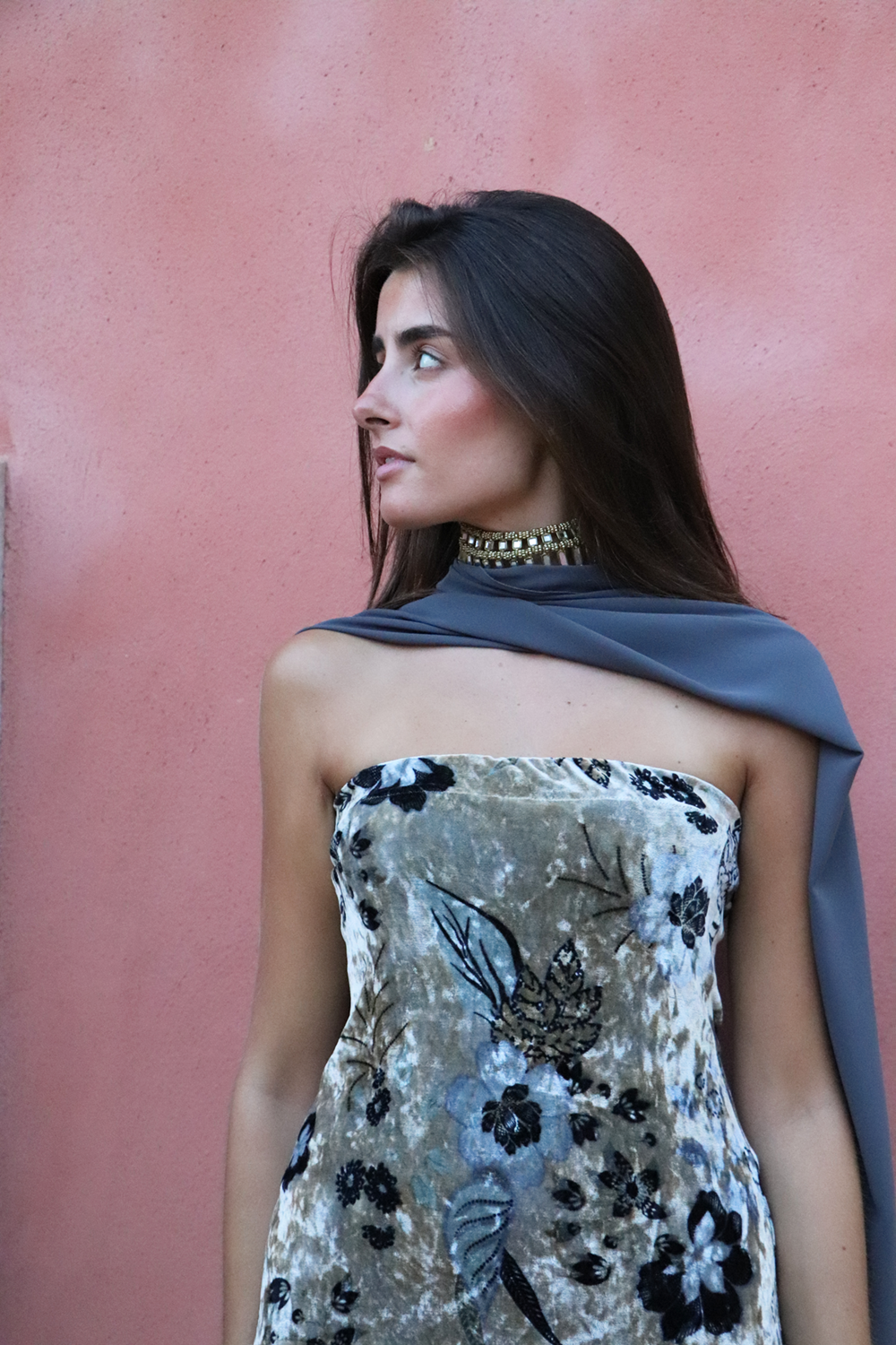 Vestido Terciopelo flor dorado