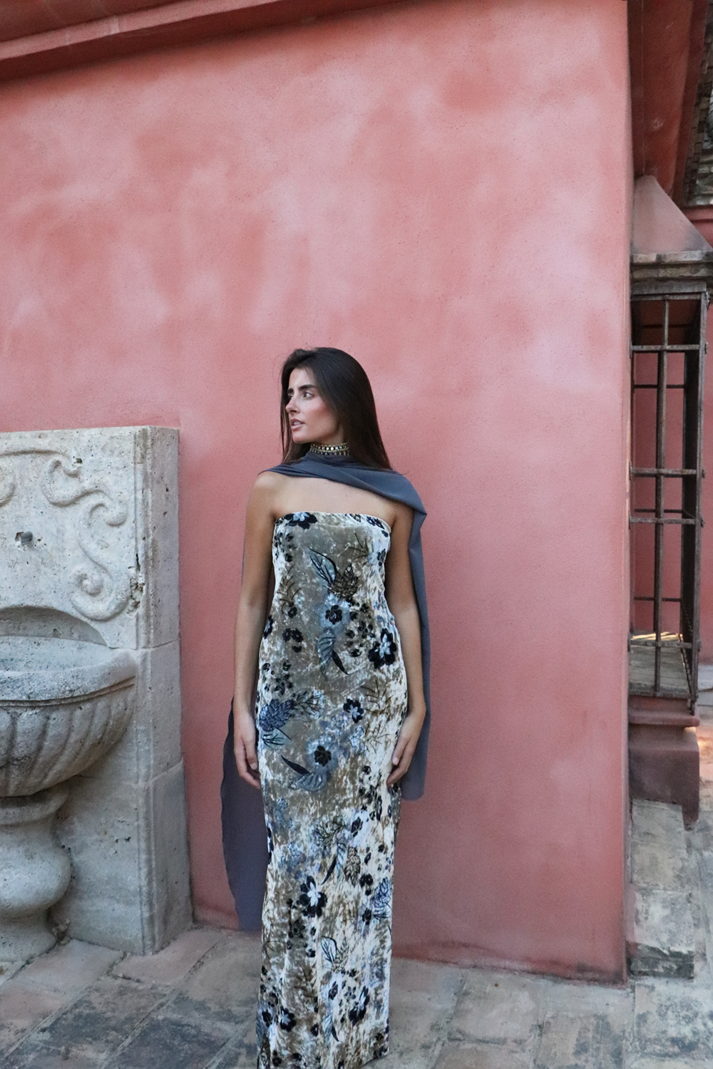 Vestido Terciopelo flor dorado