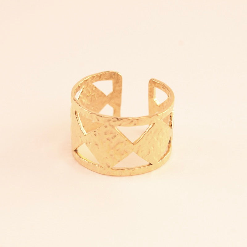 Anillo rombos dorados