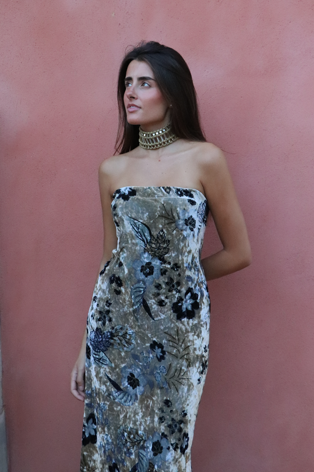 Vestido Terciopelo flor dorado