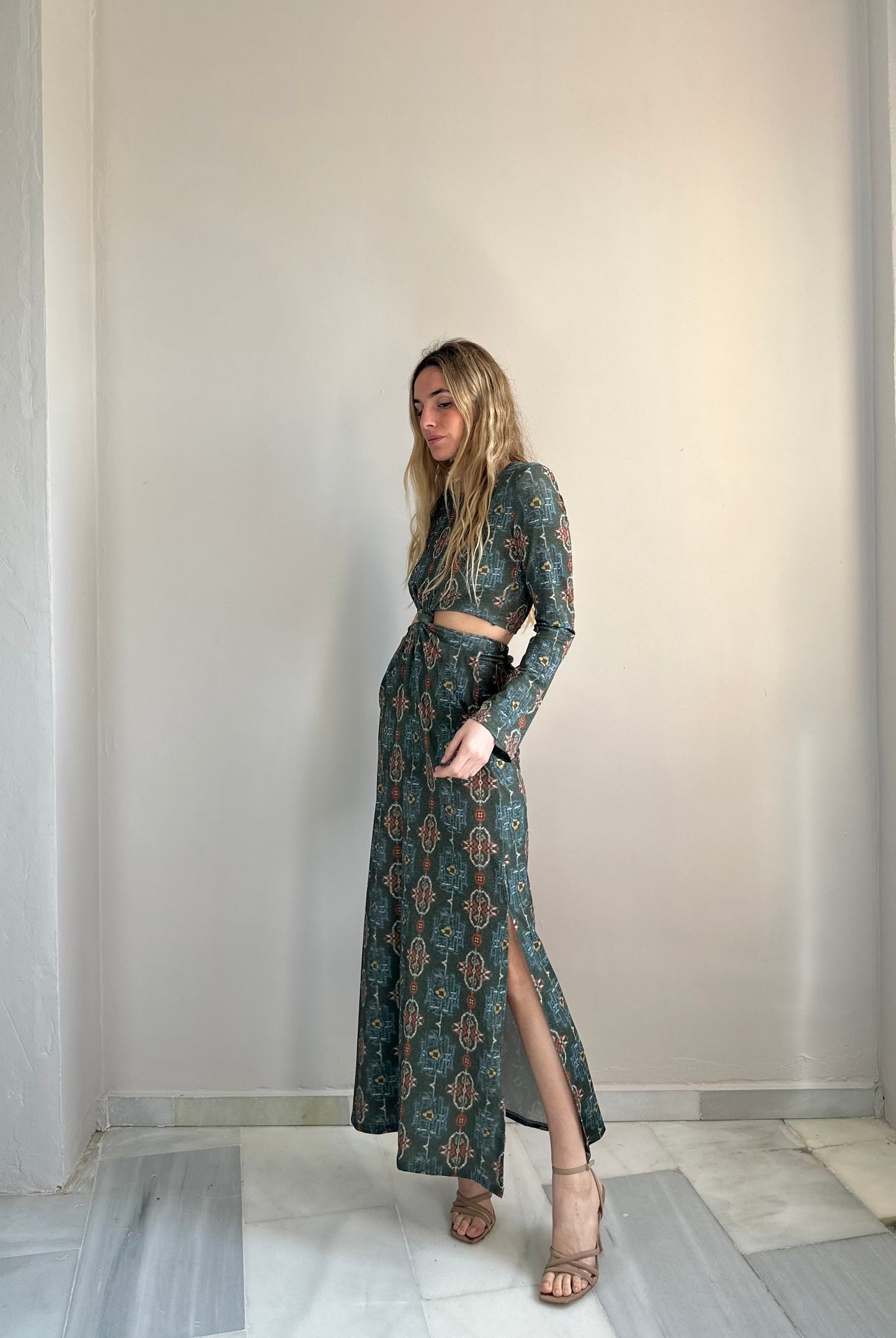 Vestido aberturas brillo verde