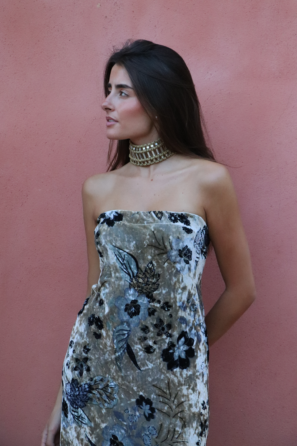Vestido Terciopelo flor dorado