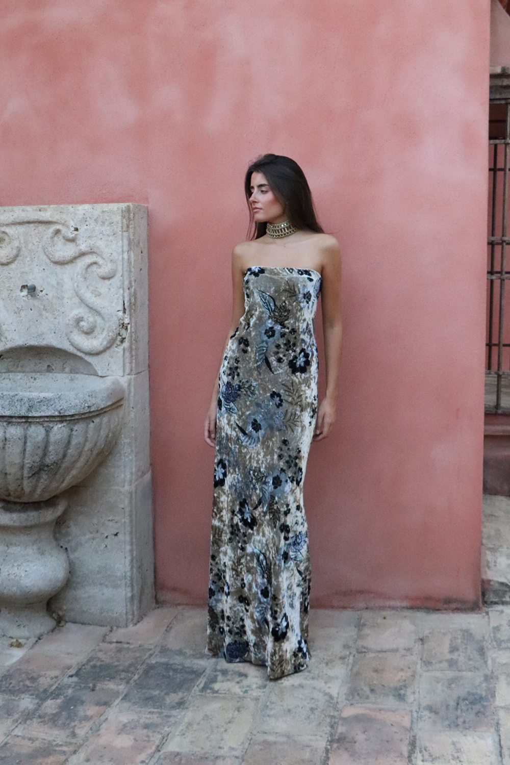 Vestido Terciopelo flor dorado