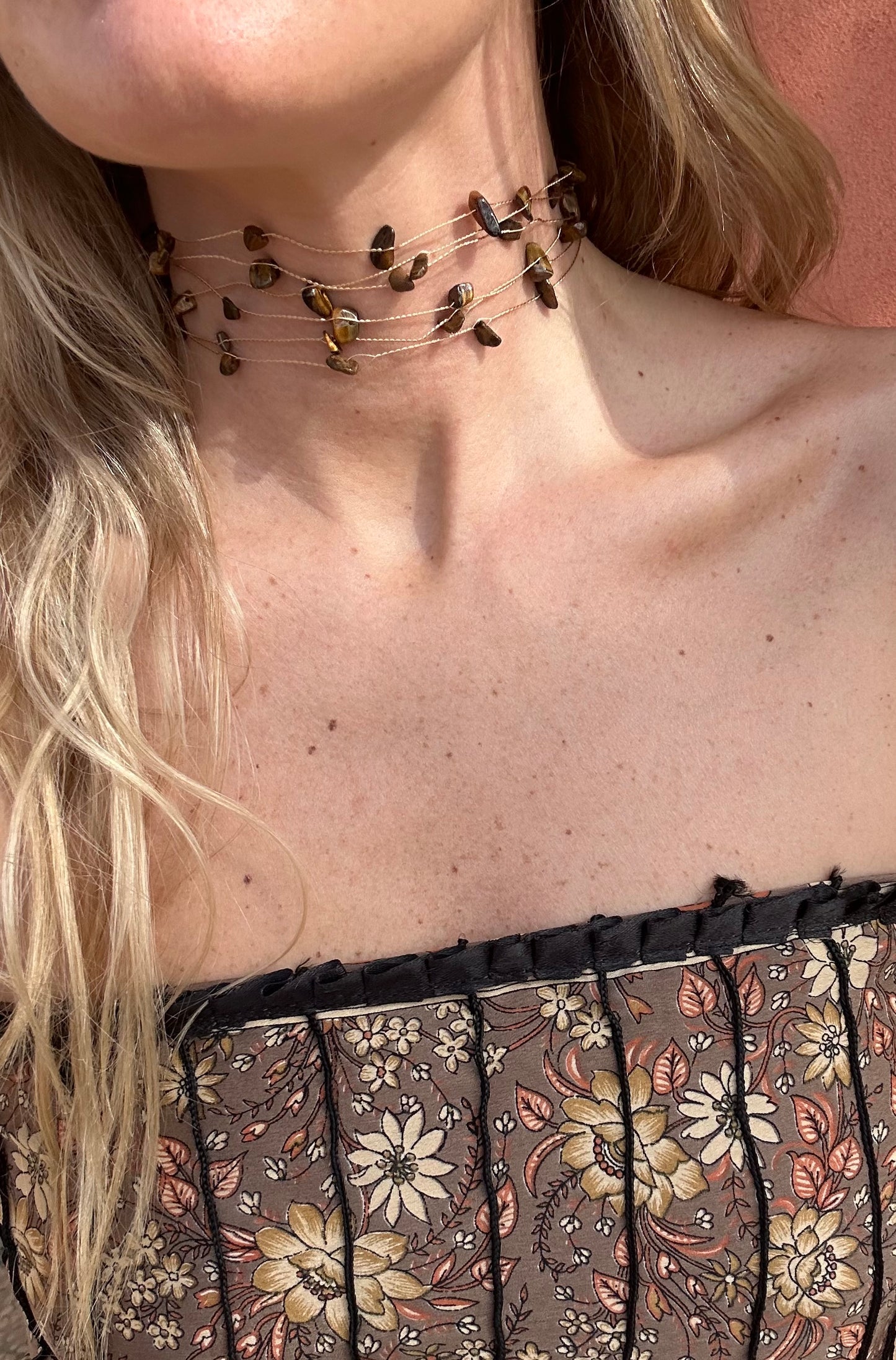 Choker mix piedras café