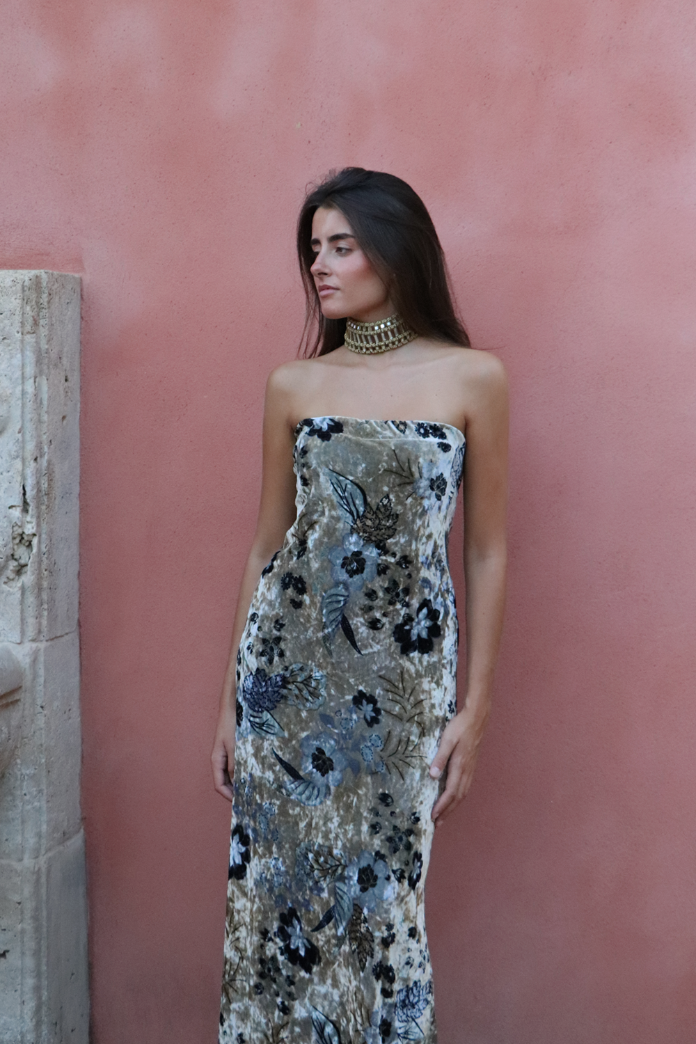 Vestido Terciopelo flor dorado