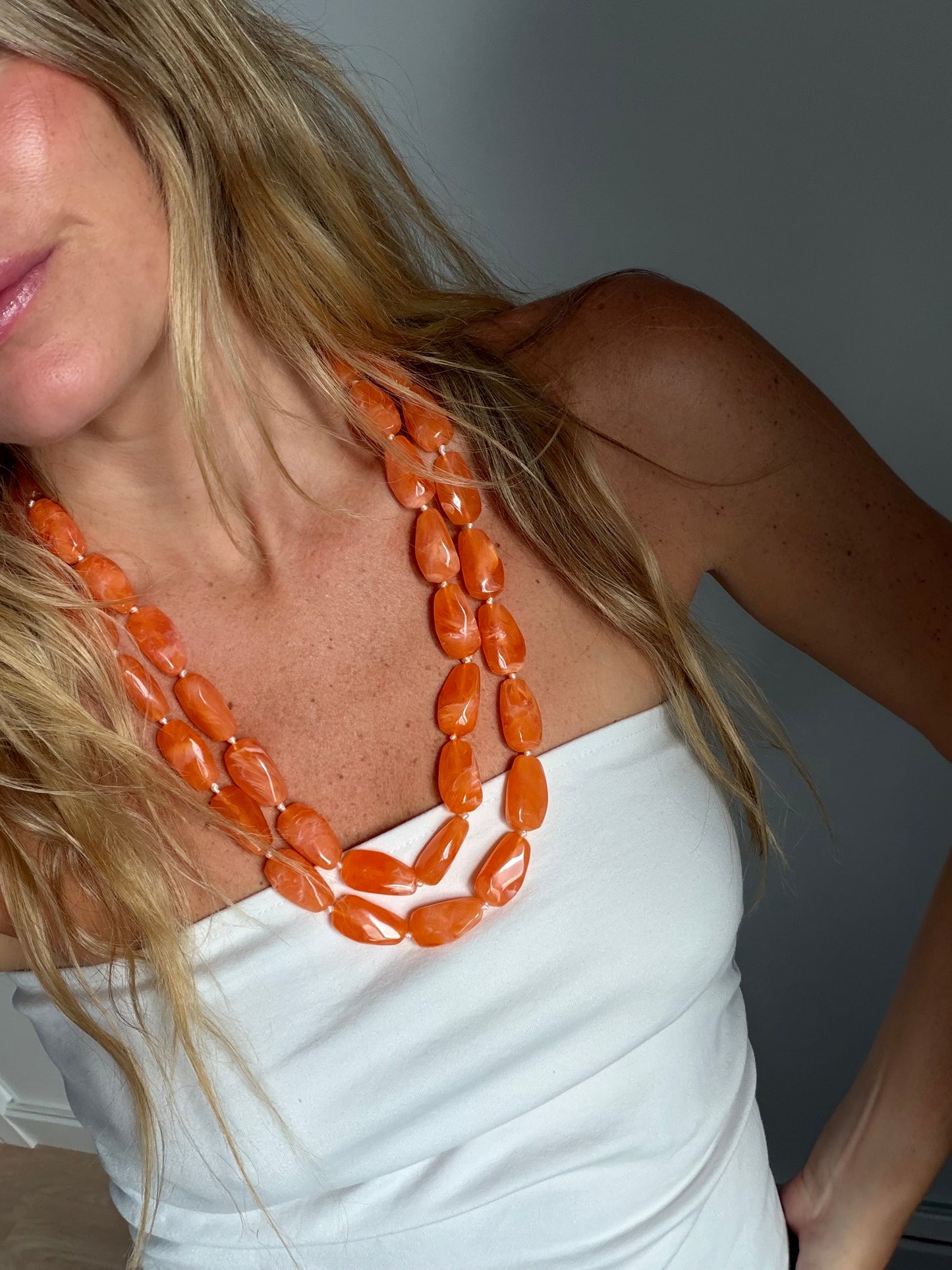 Collar piedras naranja largo