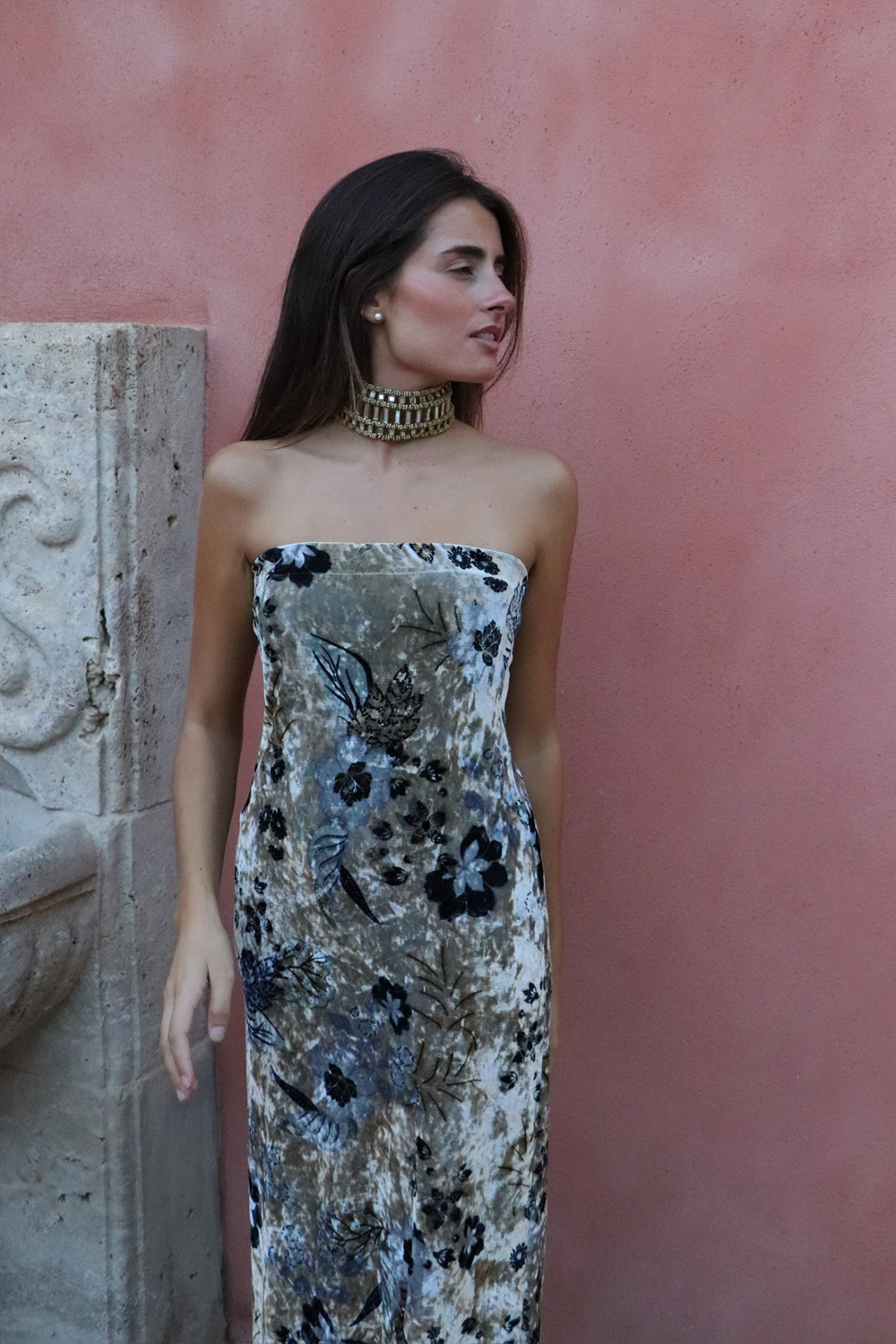 Vestido Terciopelo flor dorado