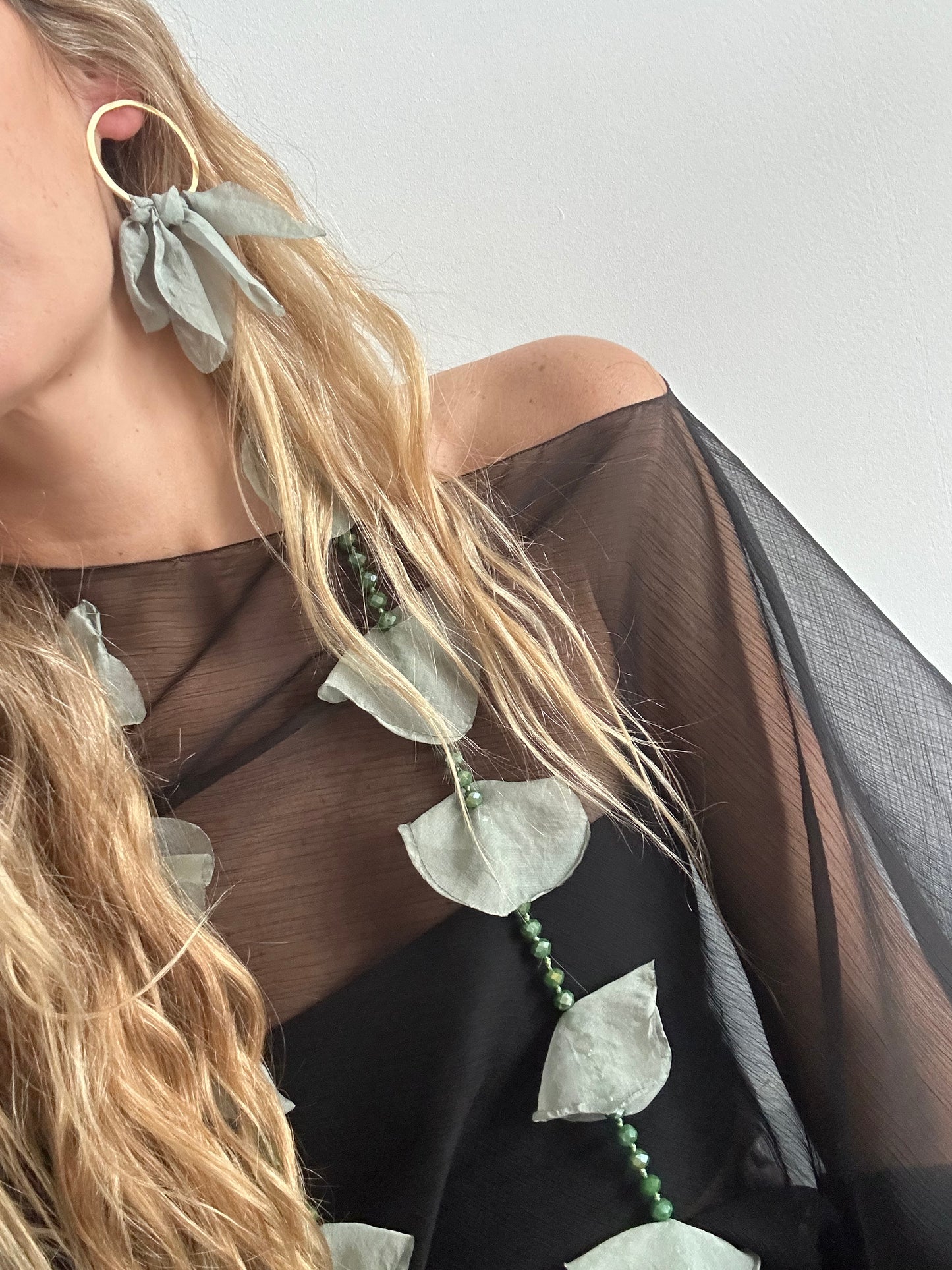 Collar perlas y gasa verde agua