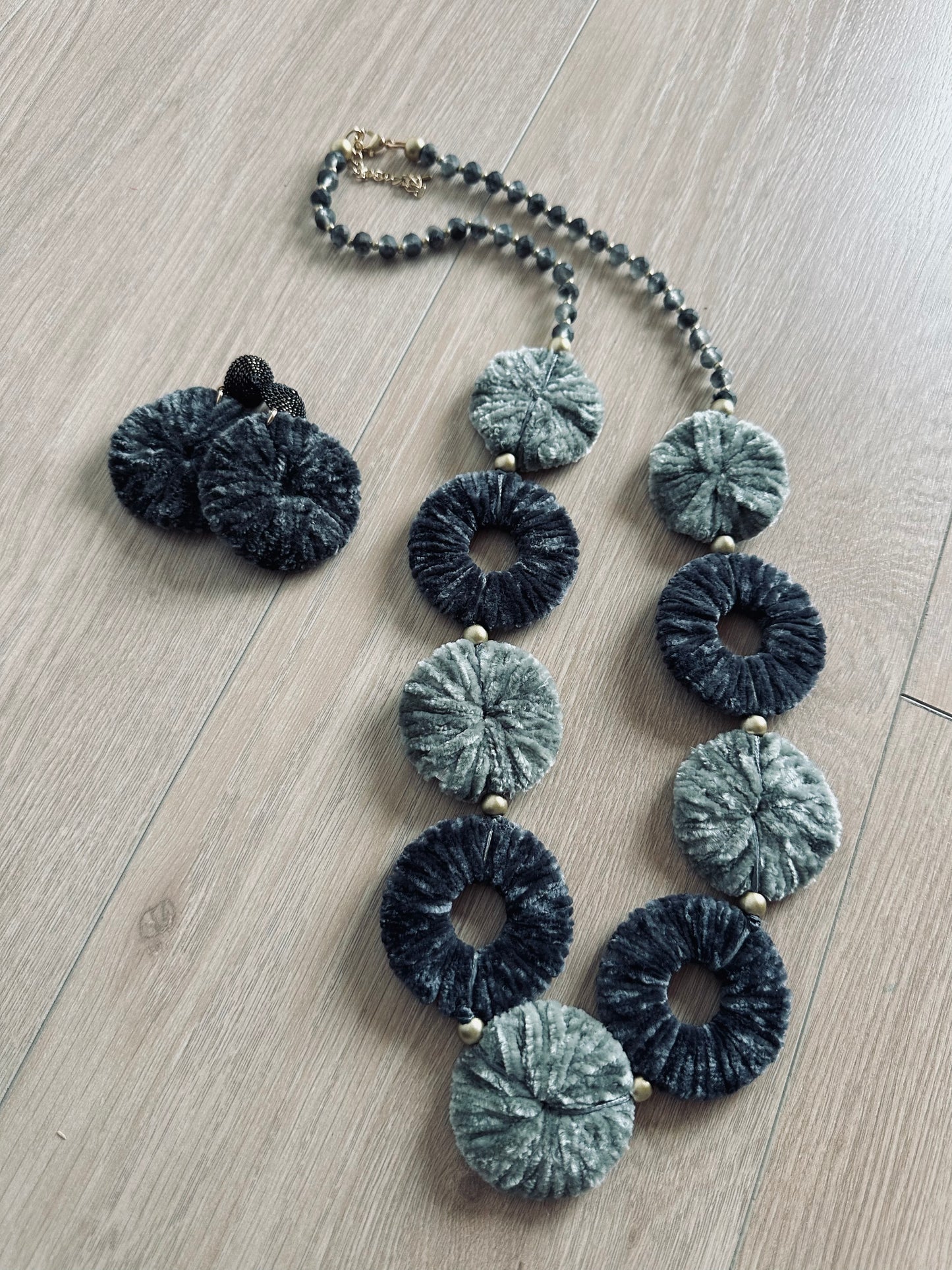 Collar terciopelo marengo