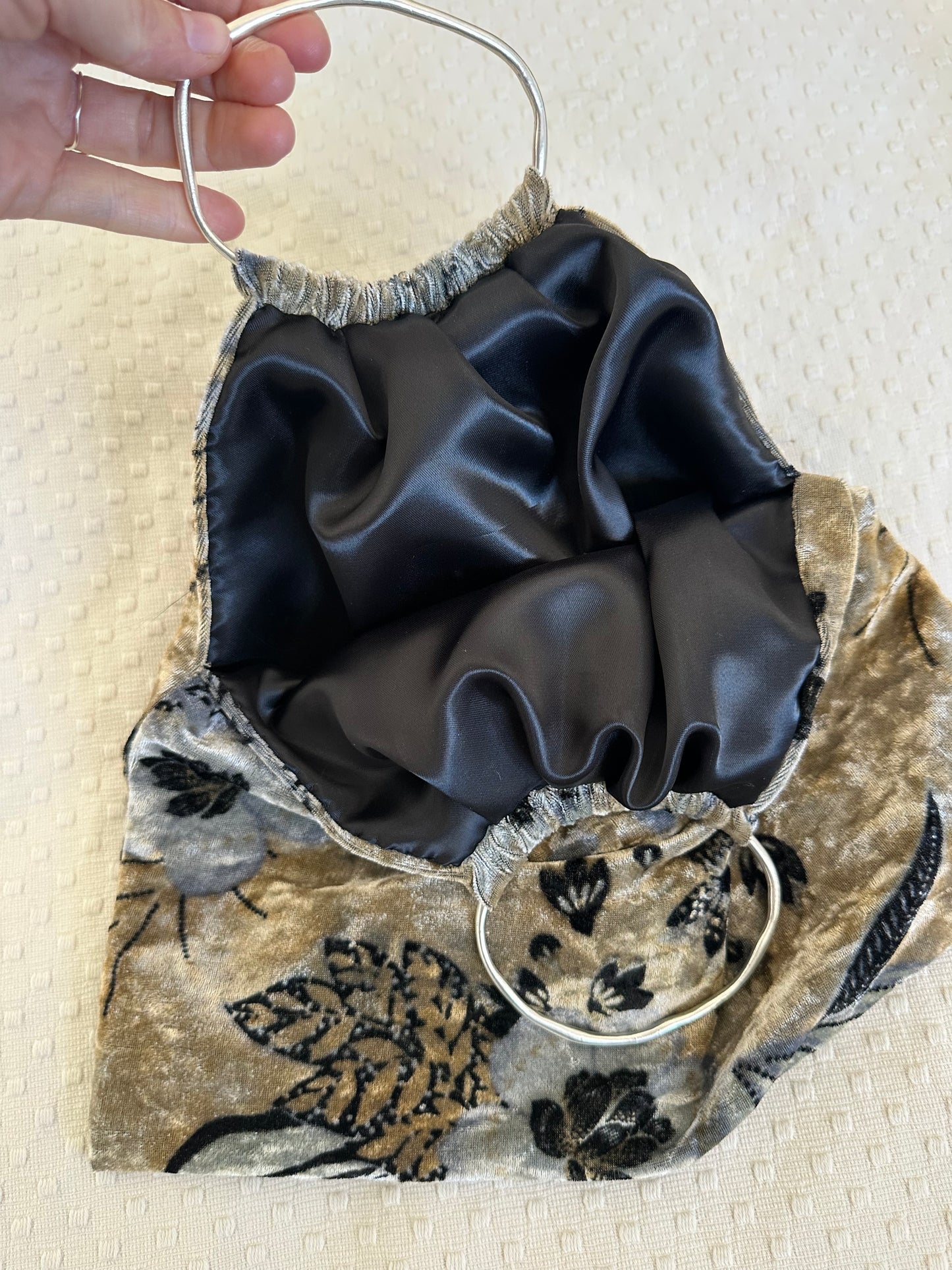 Bolsito terciopelo estampado ocre