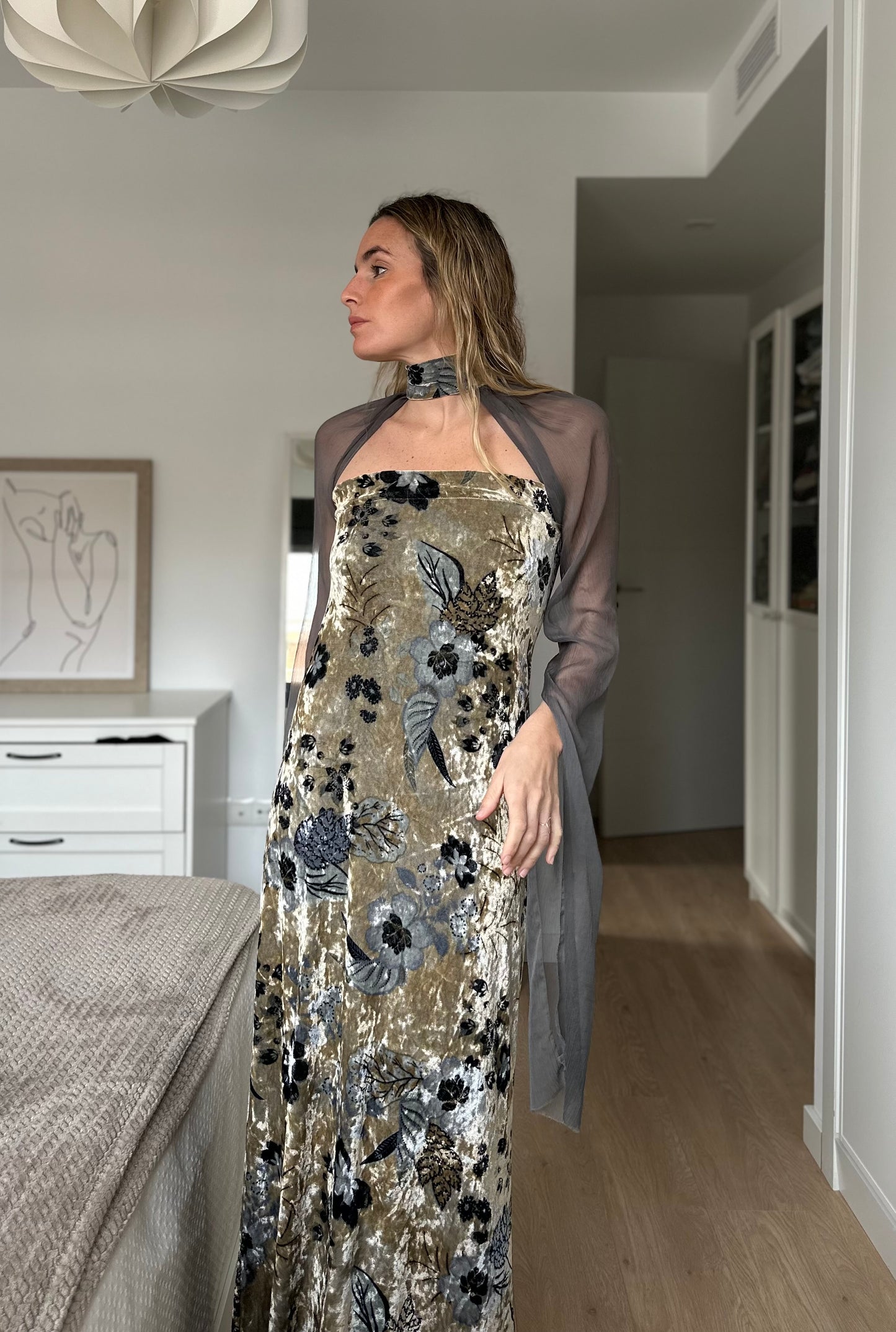 Vestido Terciopelo flor dorado