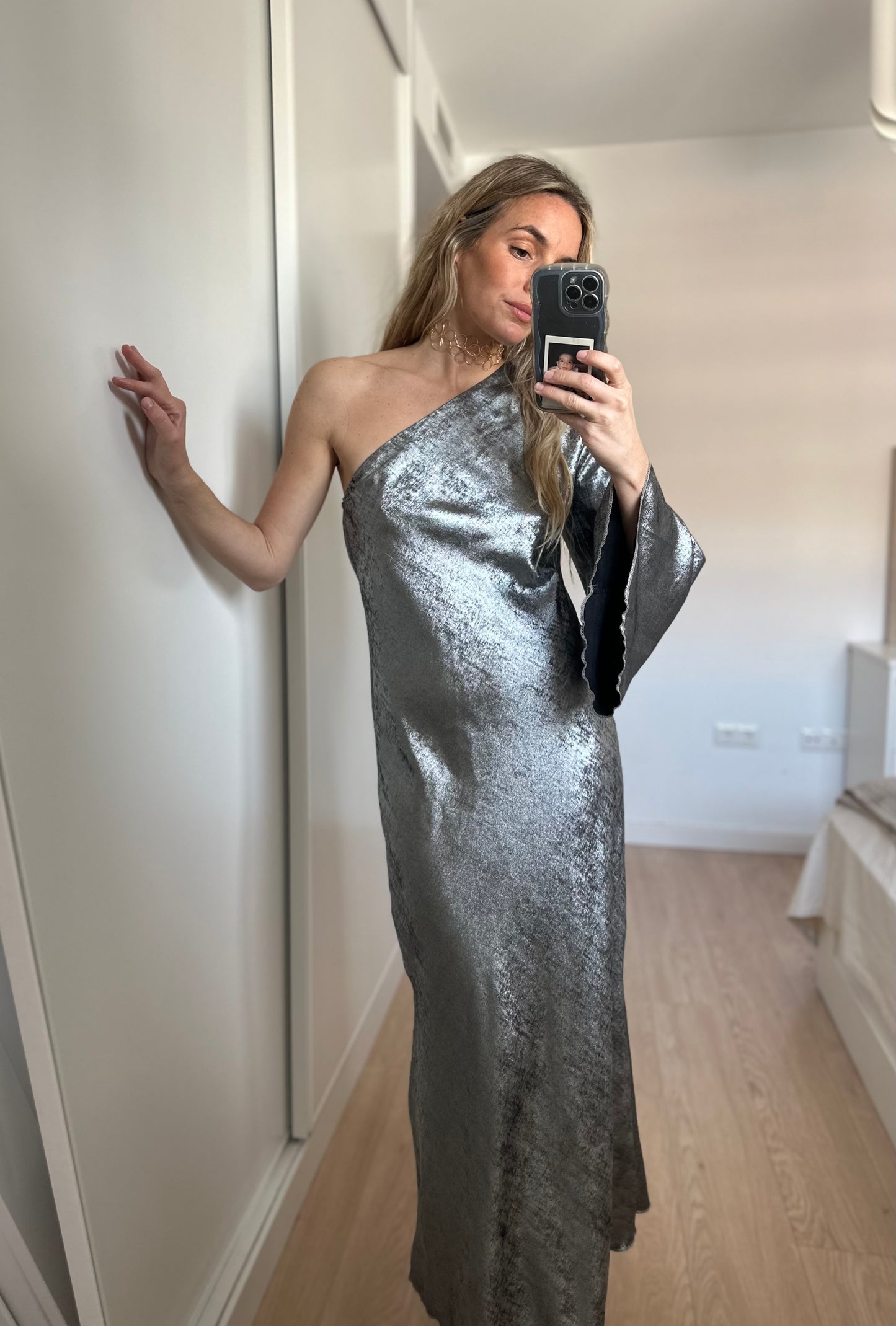 Vestido asimétrico plata