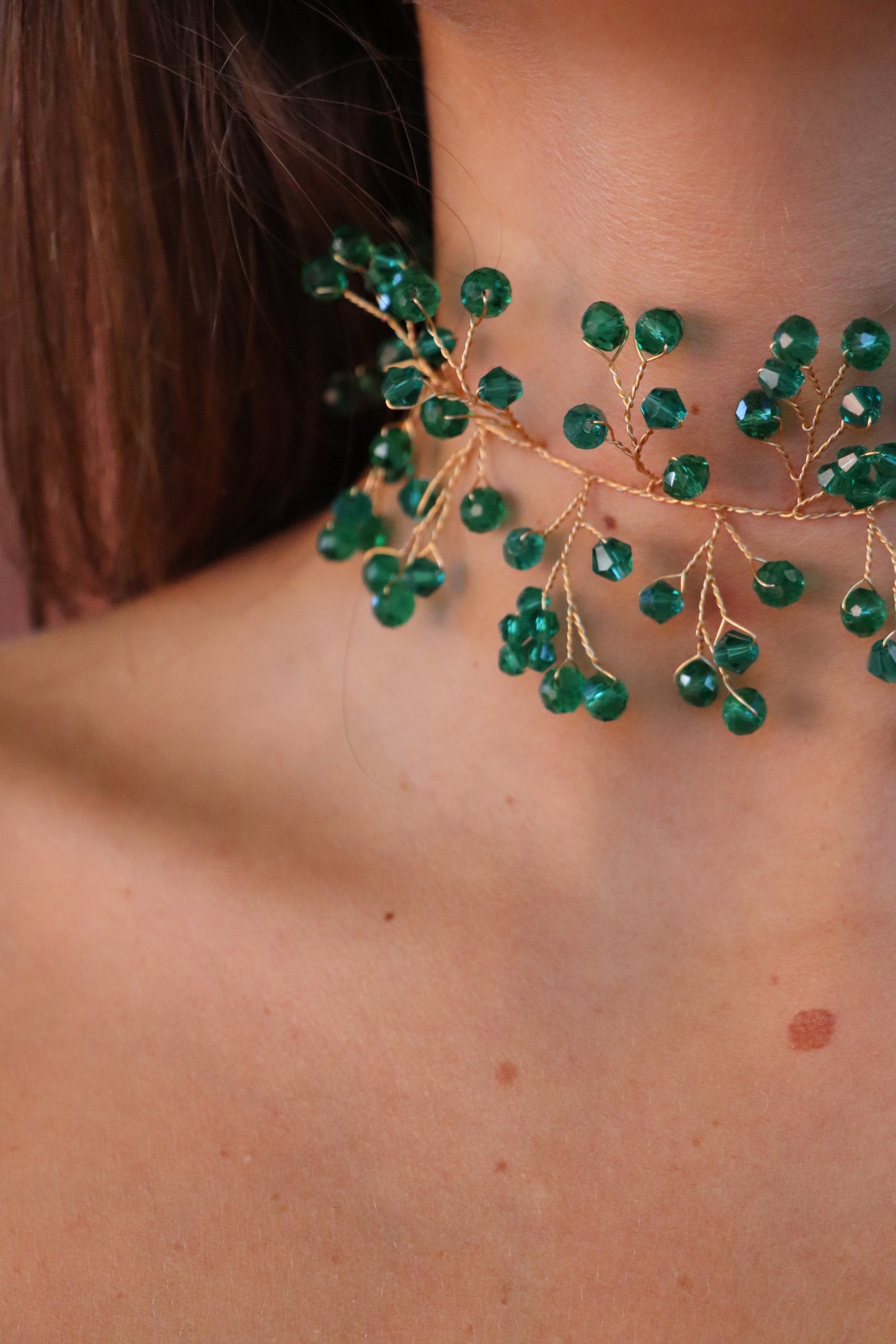 Choker bolitas y flores verde