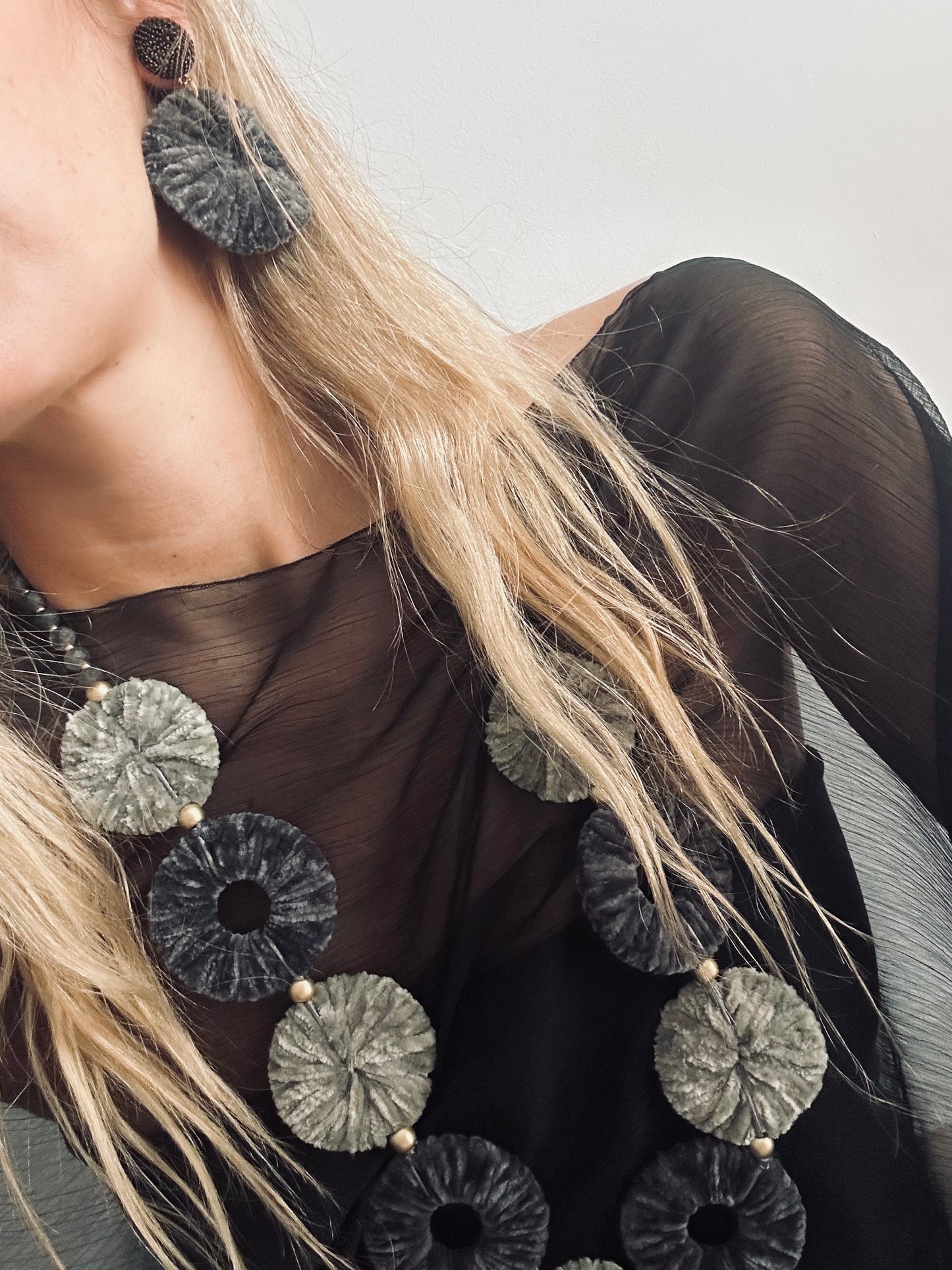 Collar terciopelo marengo