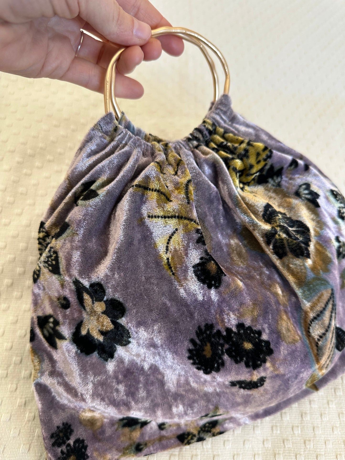 Bolsito terciopelo estampado berenjena