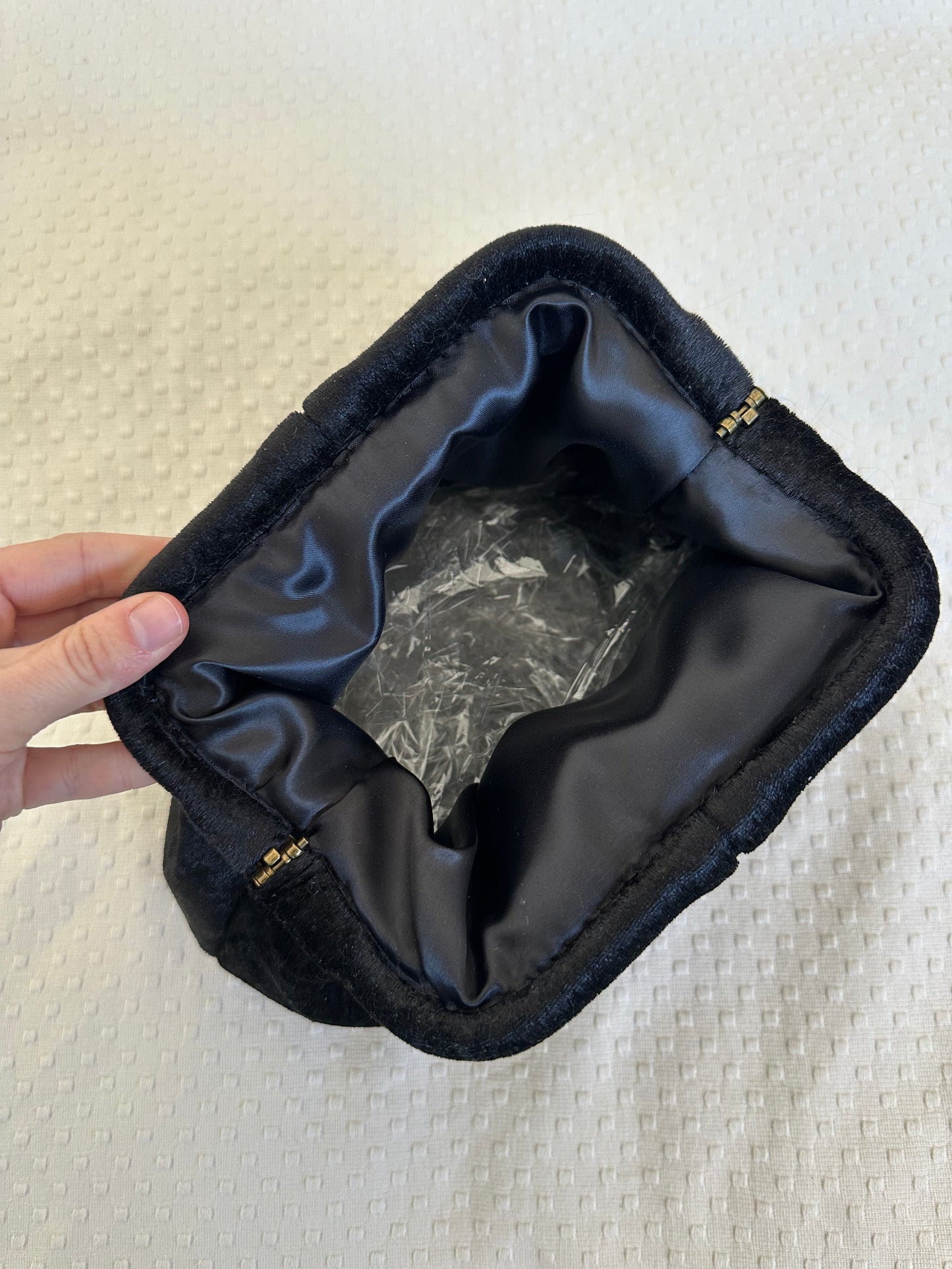 Bolsito terciopelo negro rigido