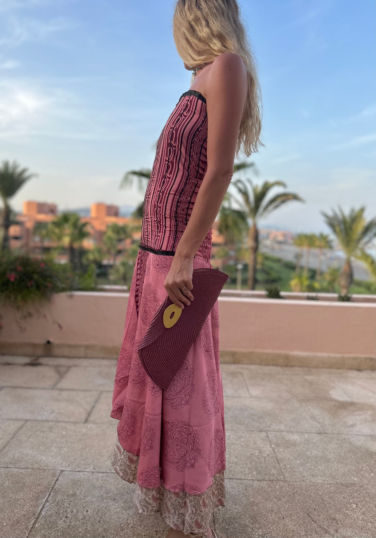 Cartera berenjena broche