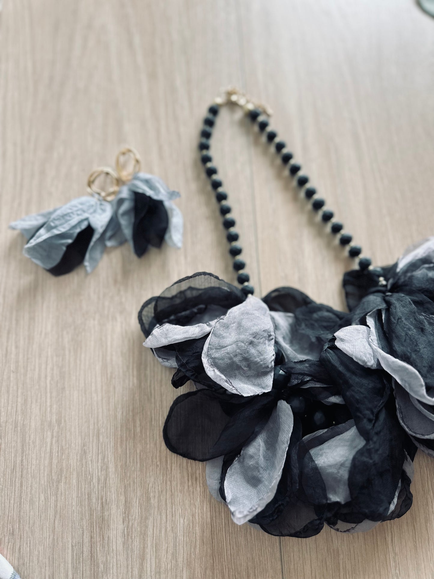 Pendientes gasa gris y negro
