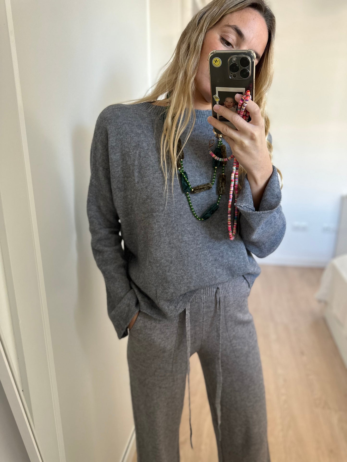 Pantalón punto gris