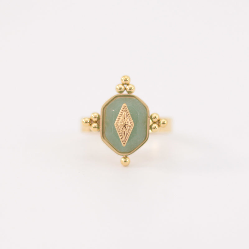 Anillo dorado piedra verde