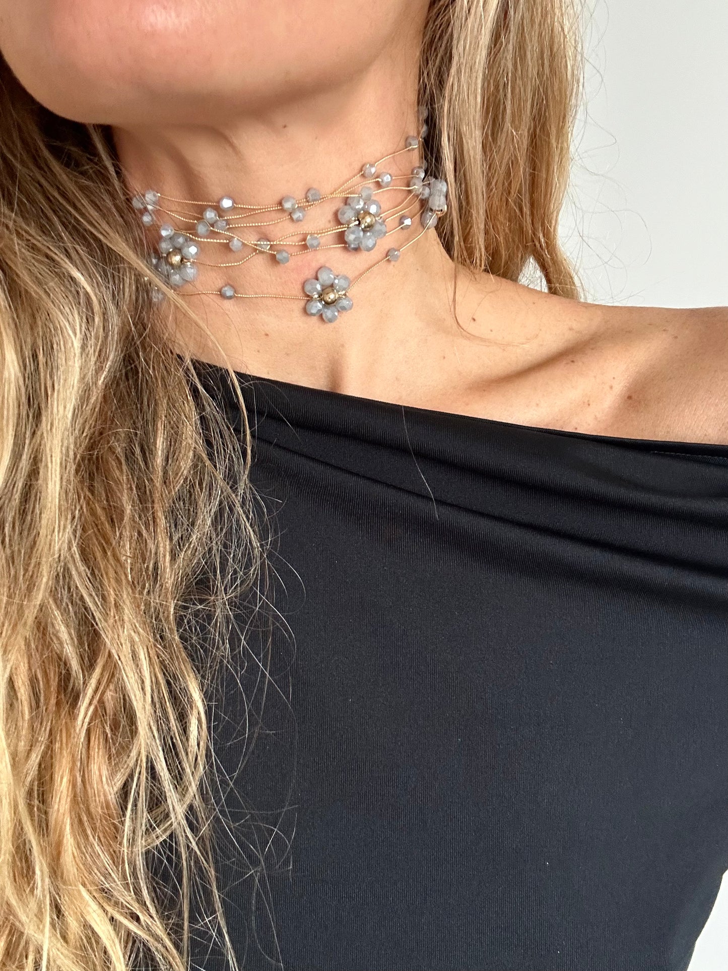 Choker flores celeste/gris