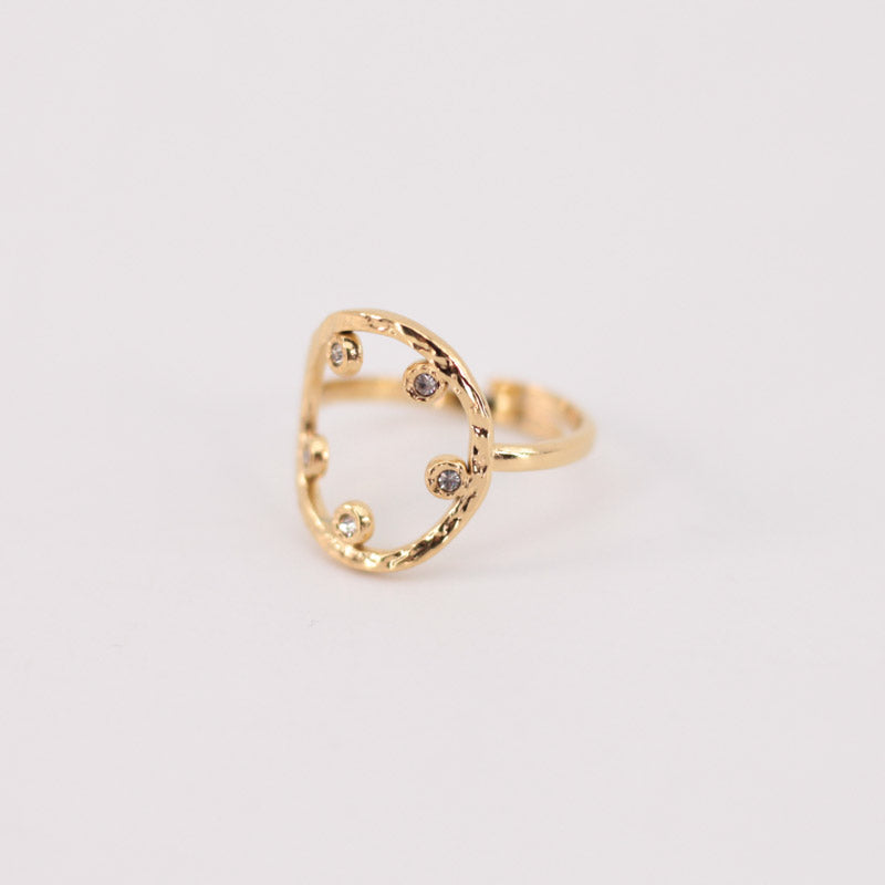 Anillo dorado círculo brillos