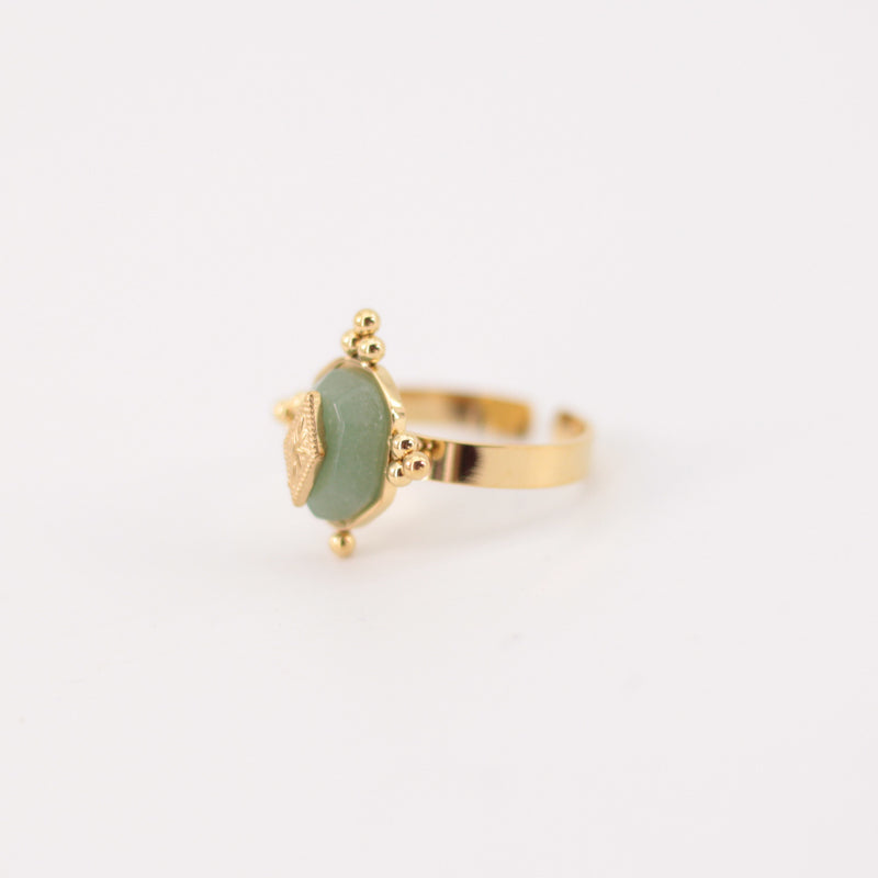 Anillo dorado piedra verde