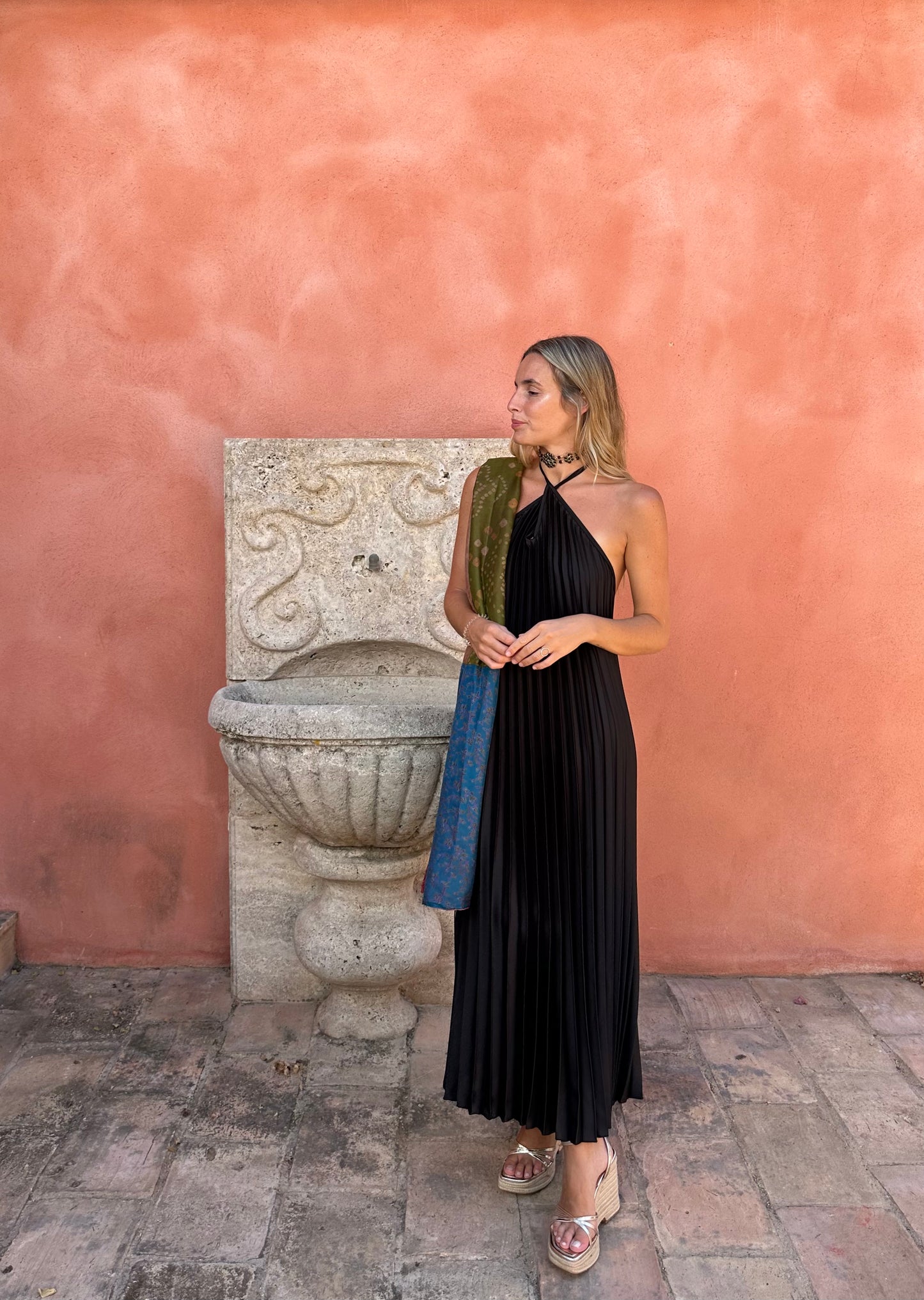 Vestido plisado negro