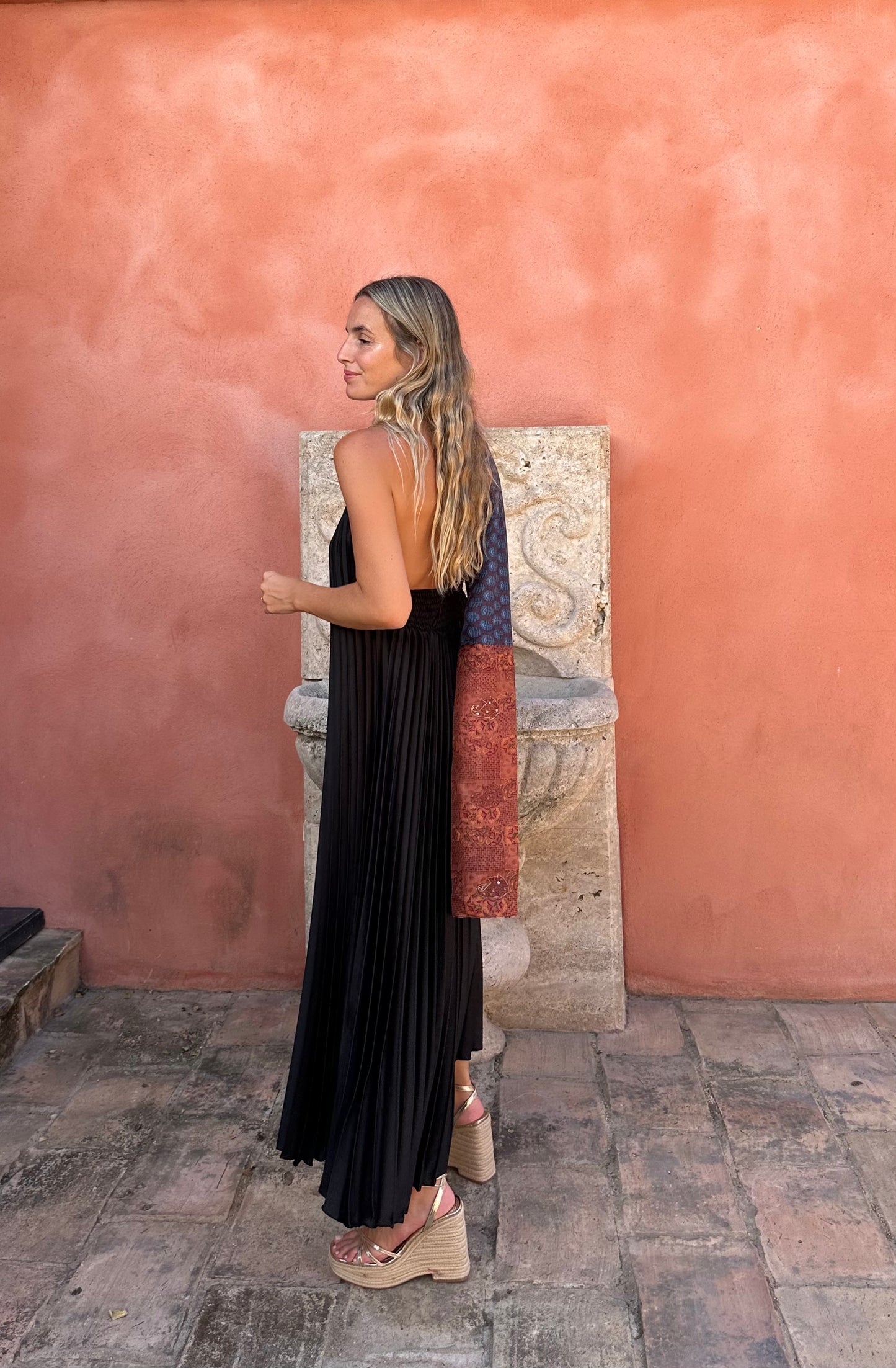 Vestido plisado negro