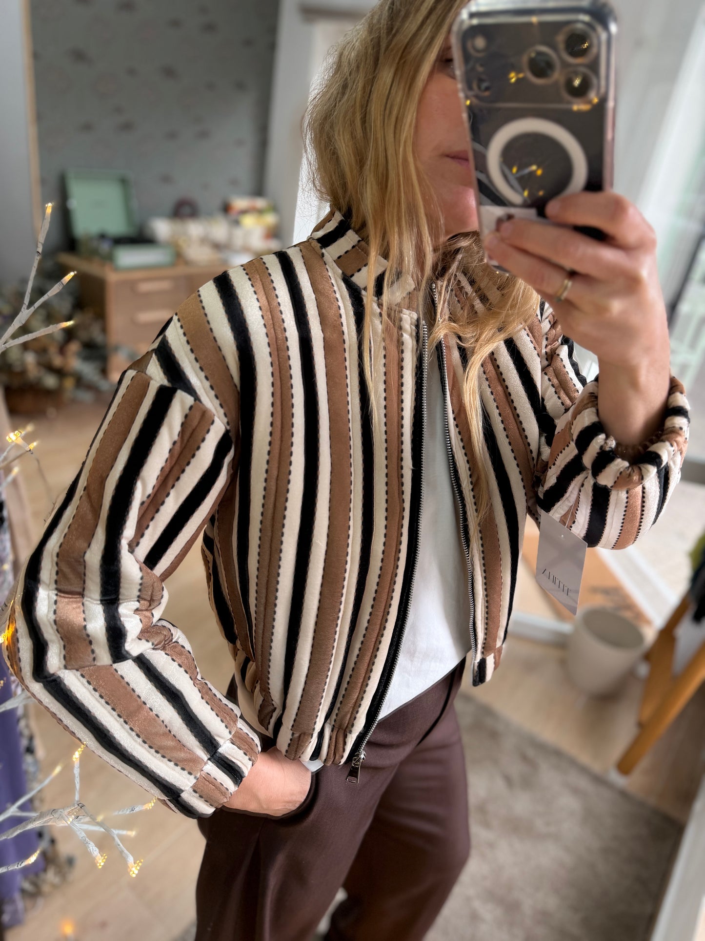 Chaqueta terciopelo rayas negras y doradas