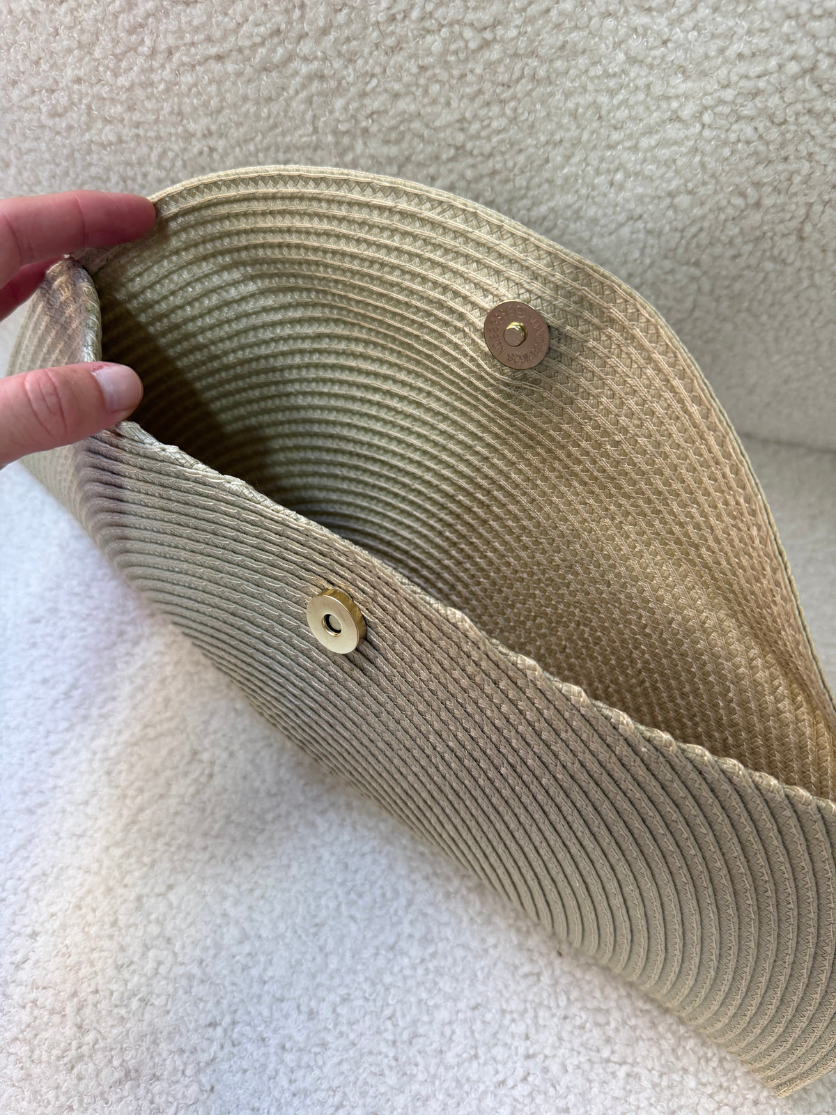 Cartera visón con botón de terciopelo