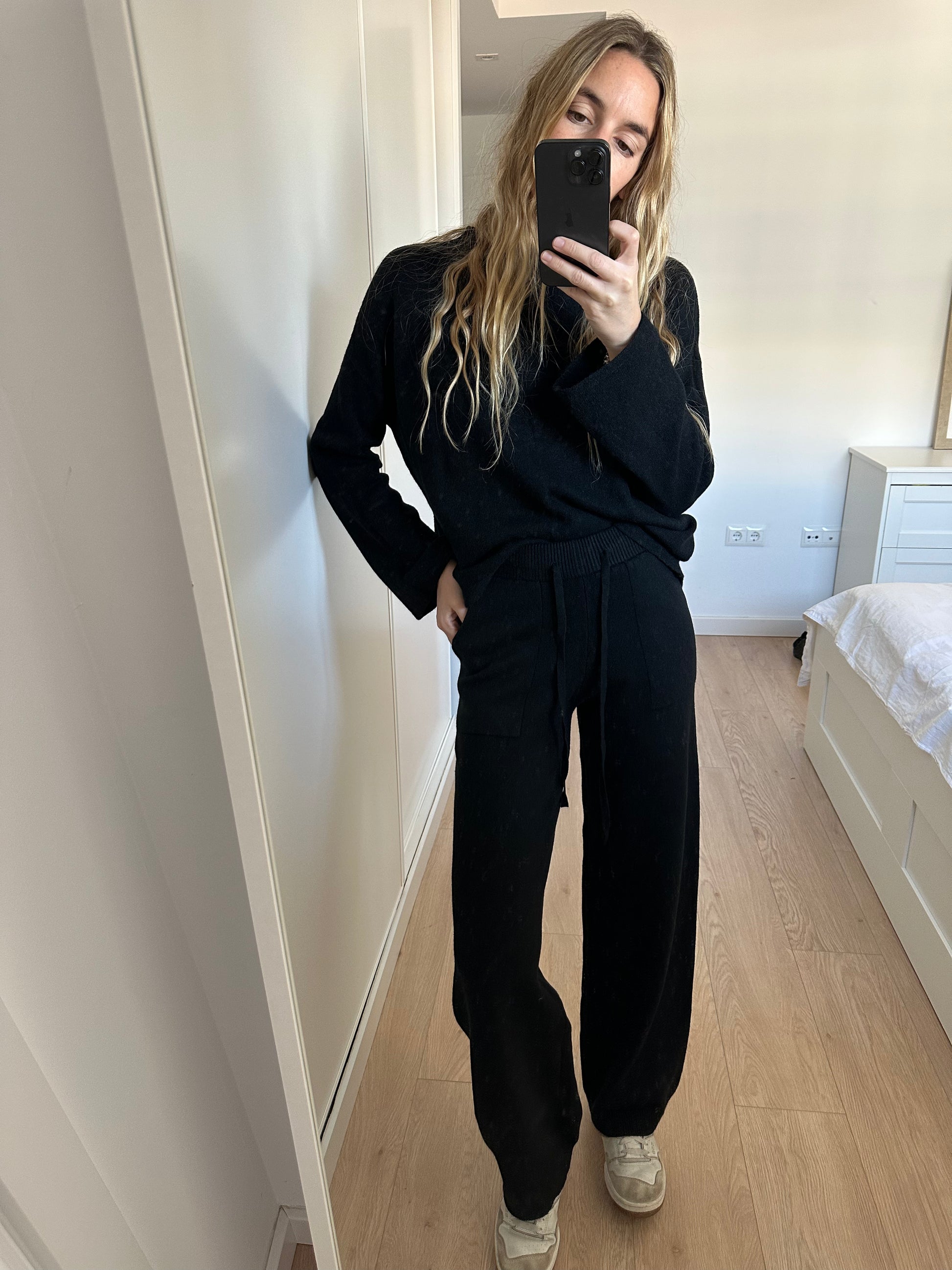 Pantalon punto negro