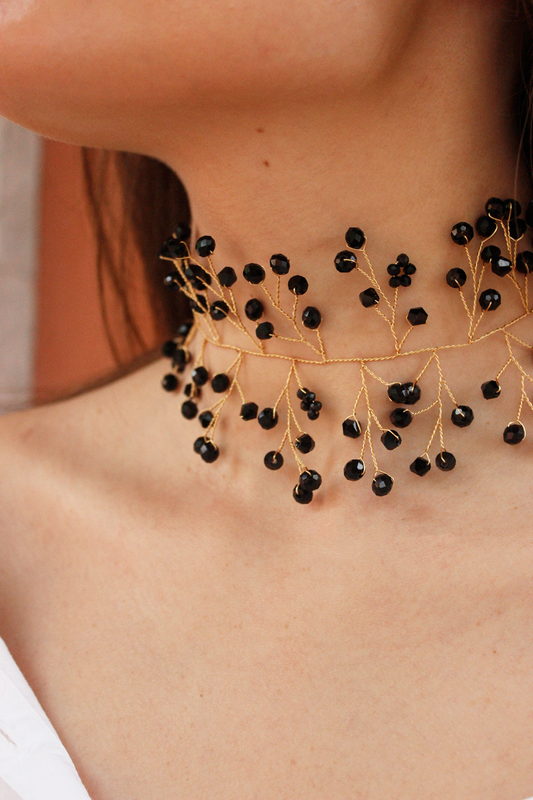 Choker bolitas y flores negras