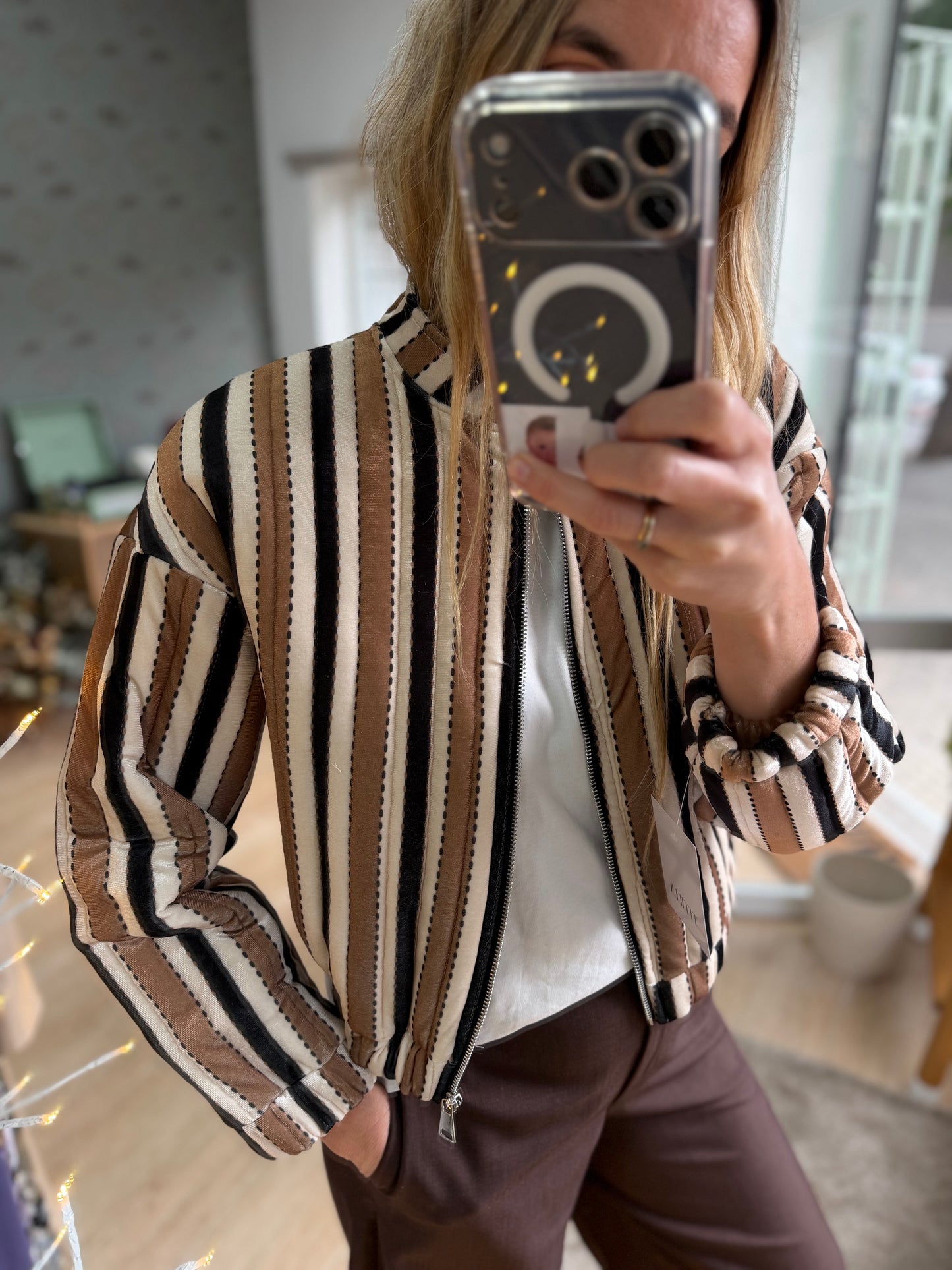 Chaqueta terciopelo rayas negras y doradas