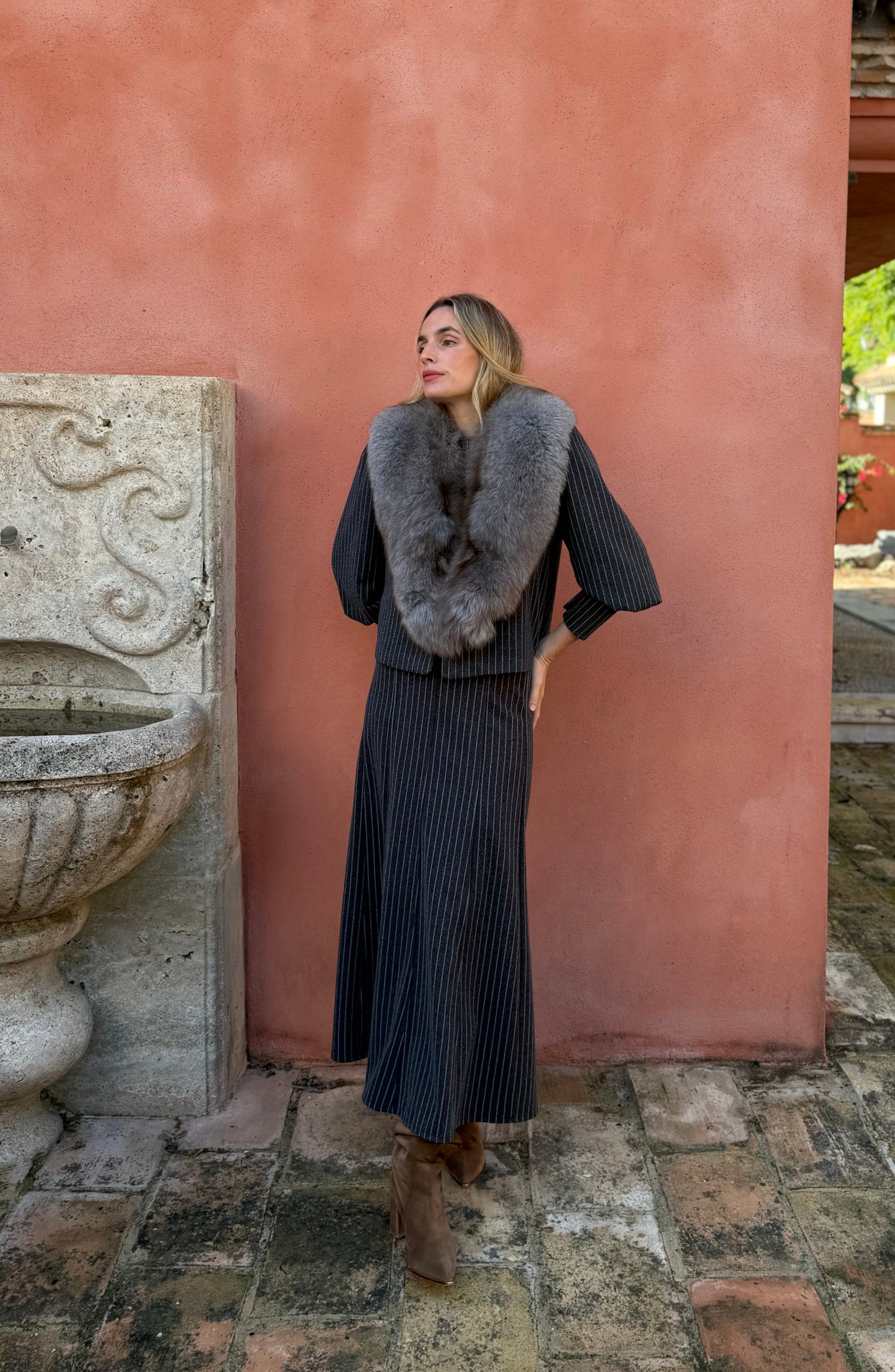 Falda lana raya diplomática gris