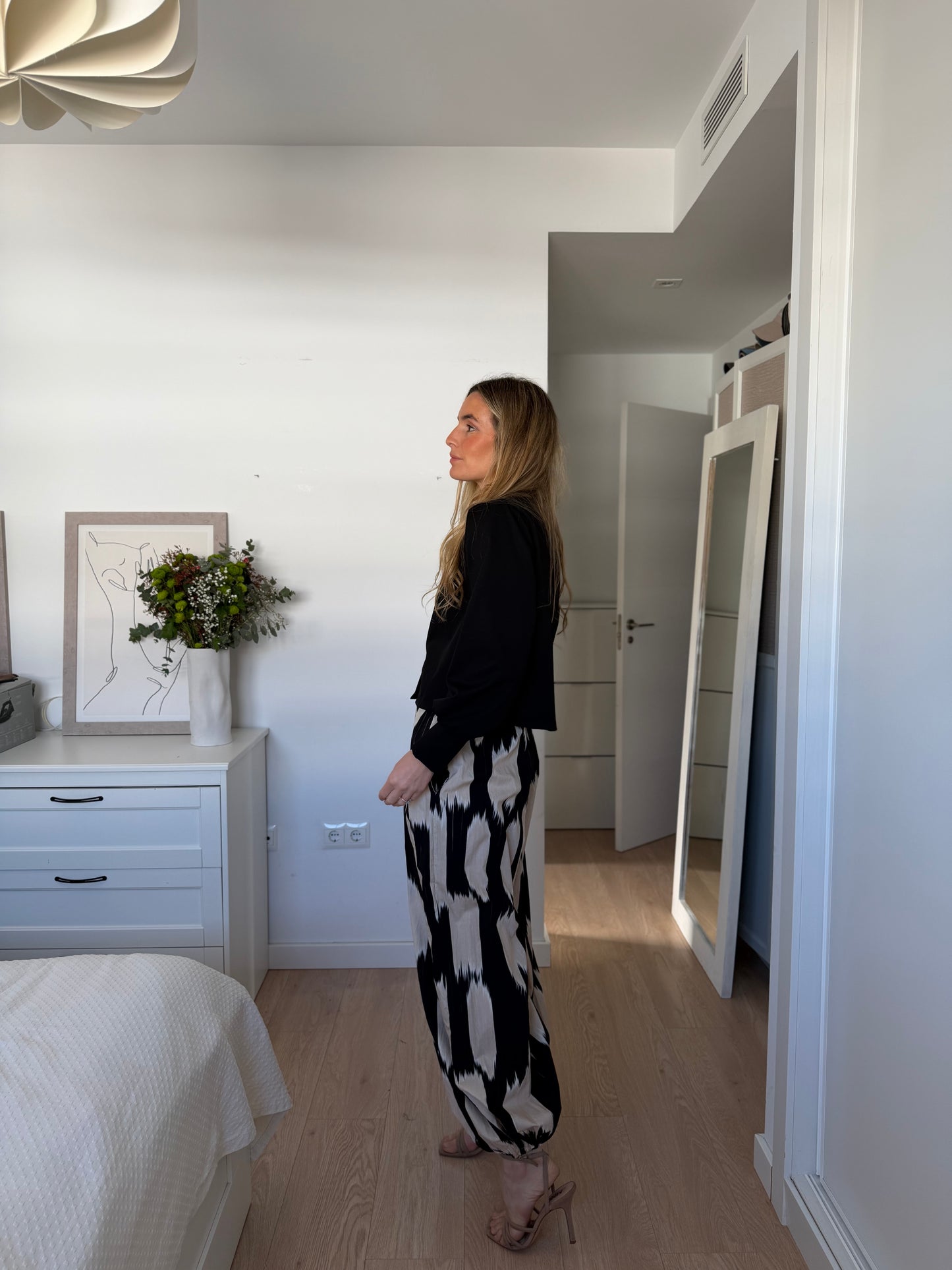 Pantalón bombacho negro