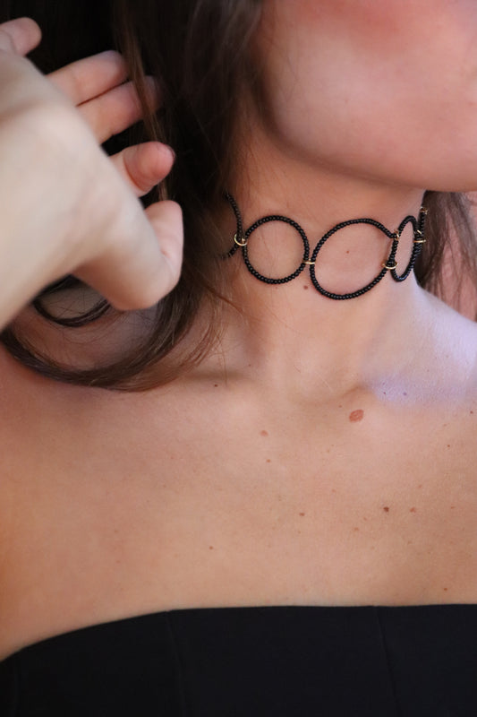Choker bolitas negra