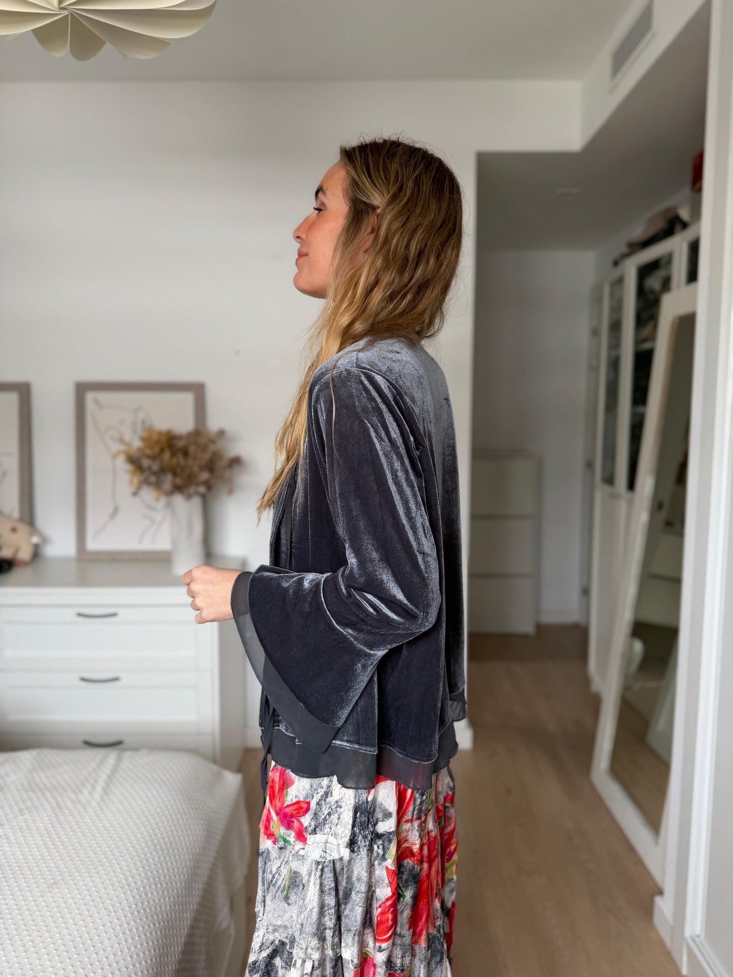 Chaqueta terciopelo y gasa gris
