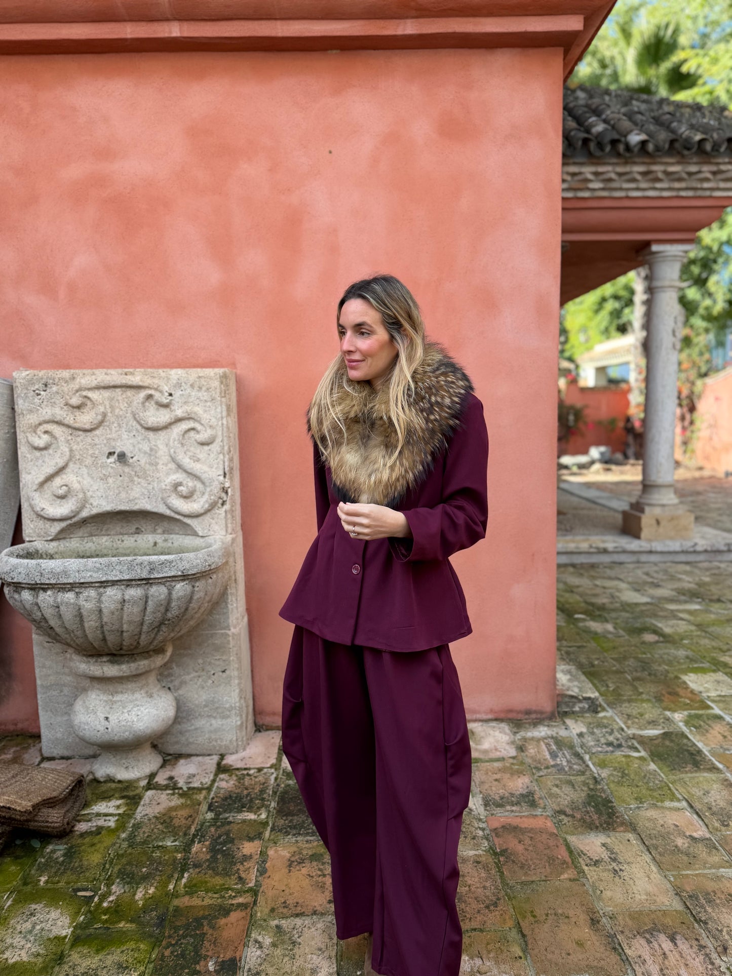 Pantalón traje tablas burdeos