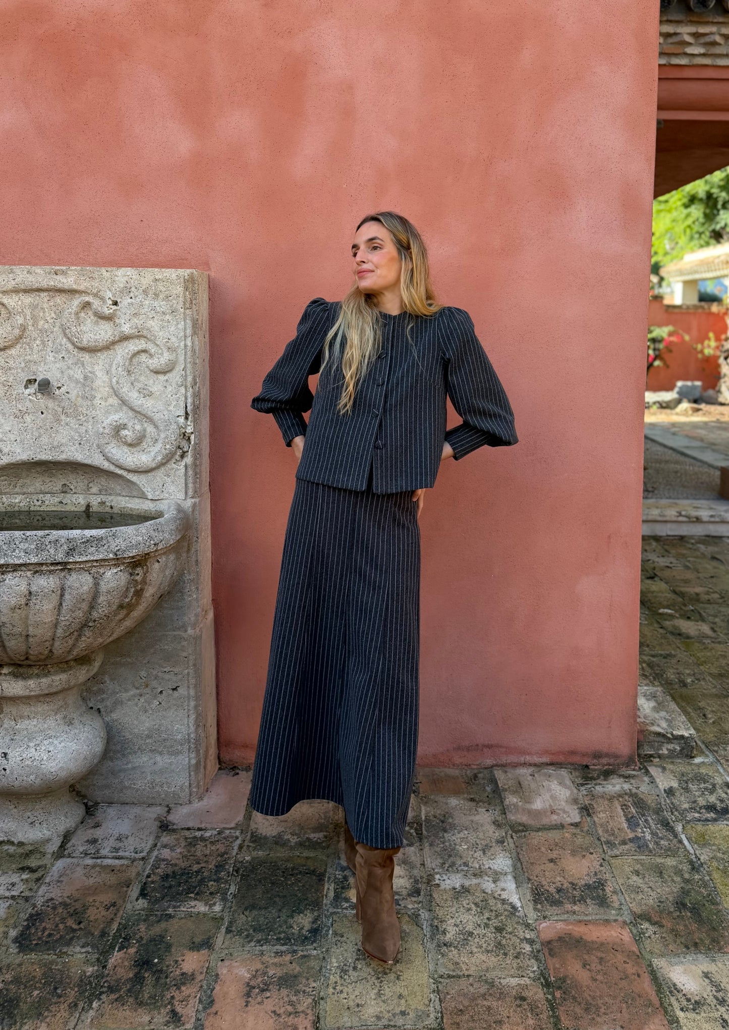 Falda lana raya diplomática gris