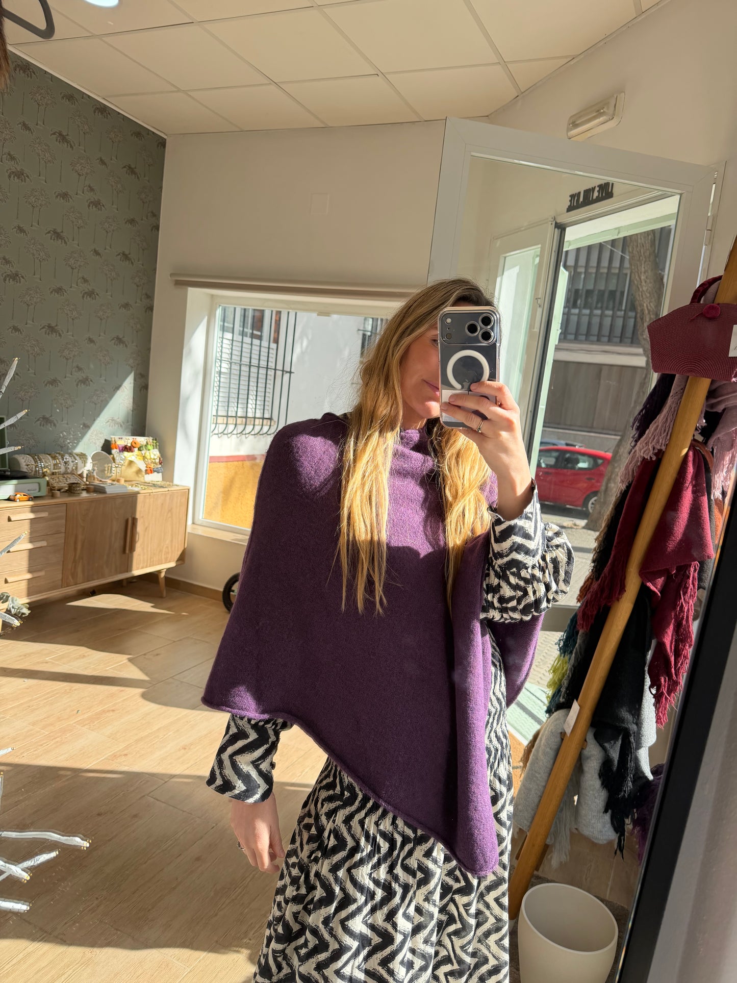 Poncho cerrado lana morado
