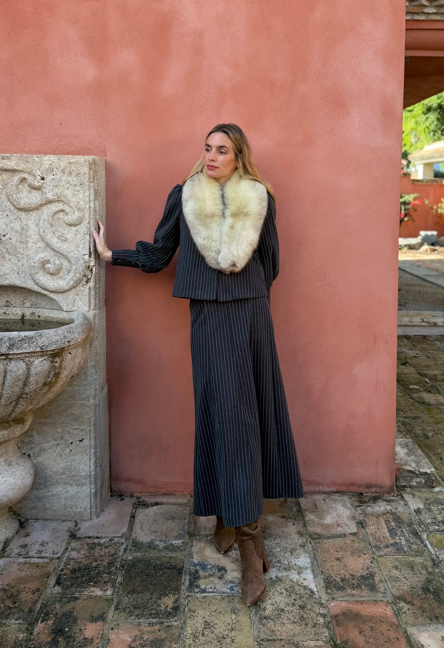 Falda lana raya diplomática gris