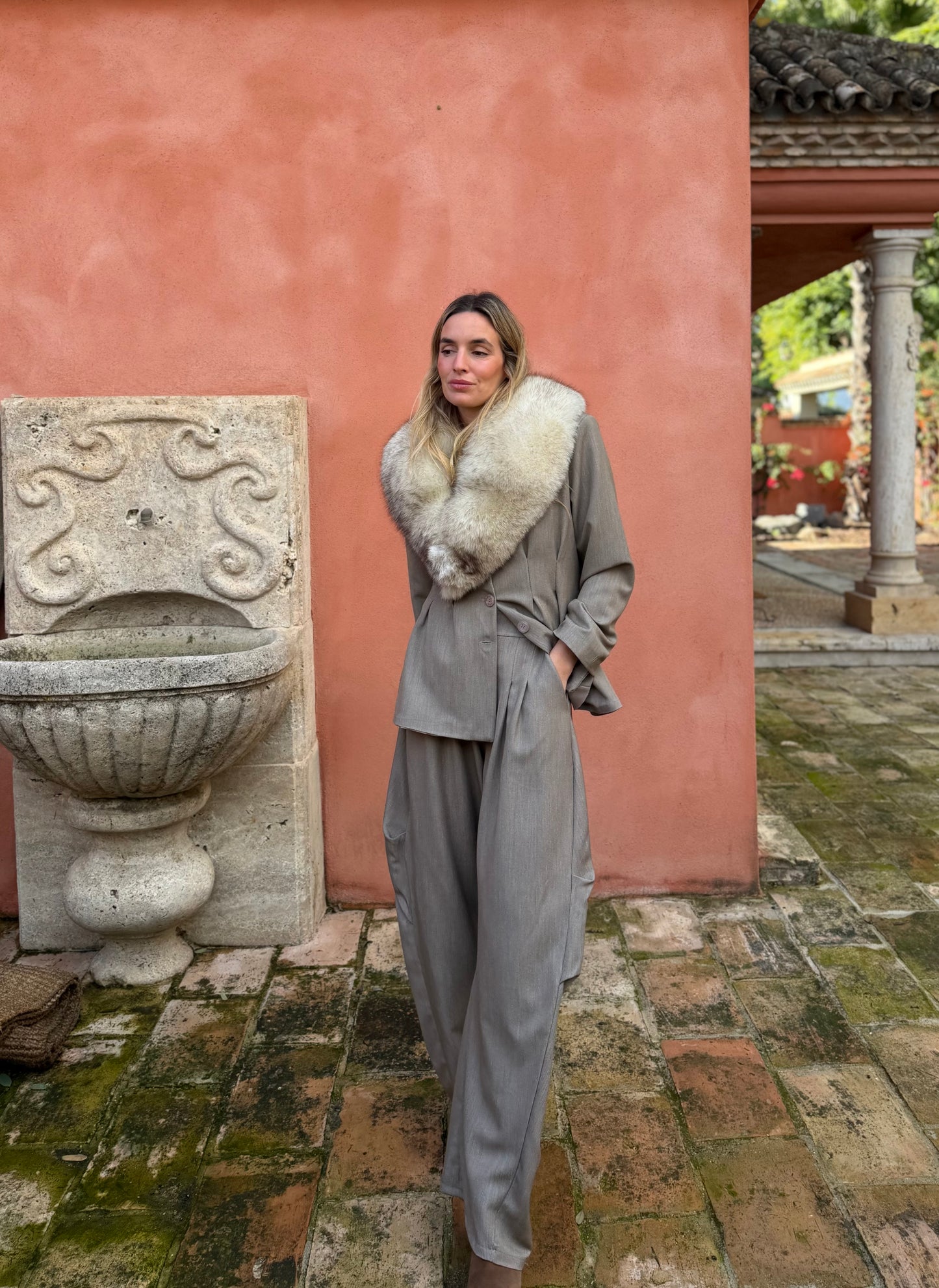 Pantalón traje tablas visón