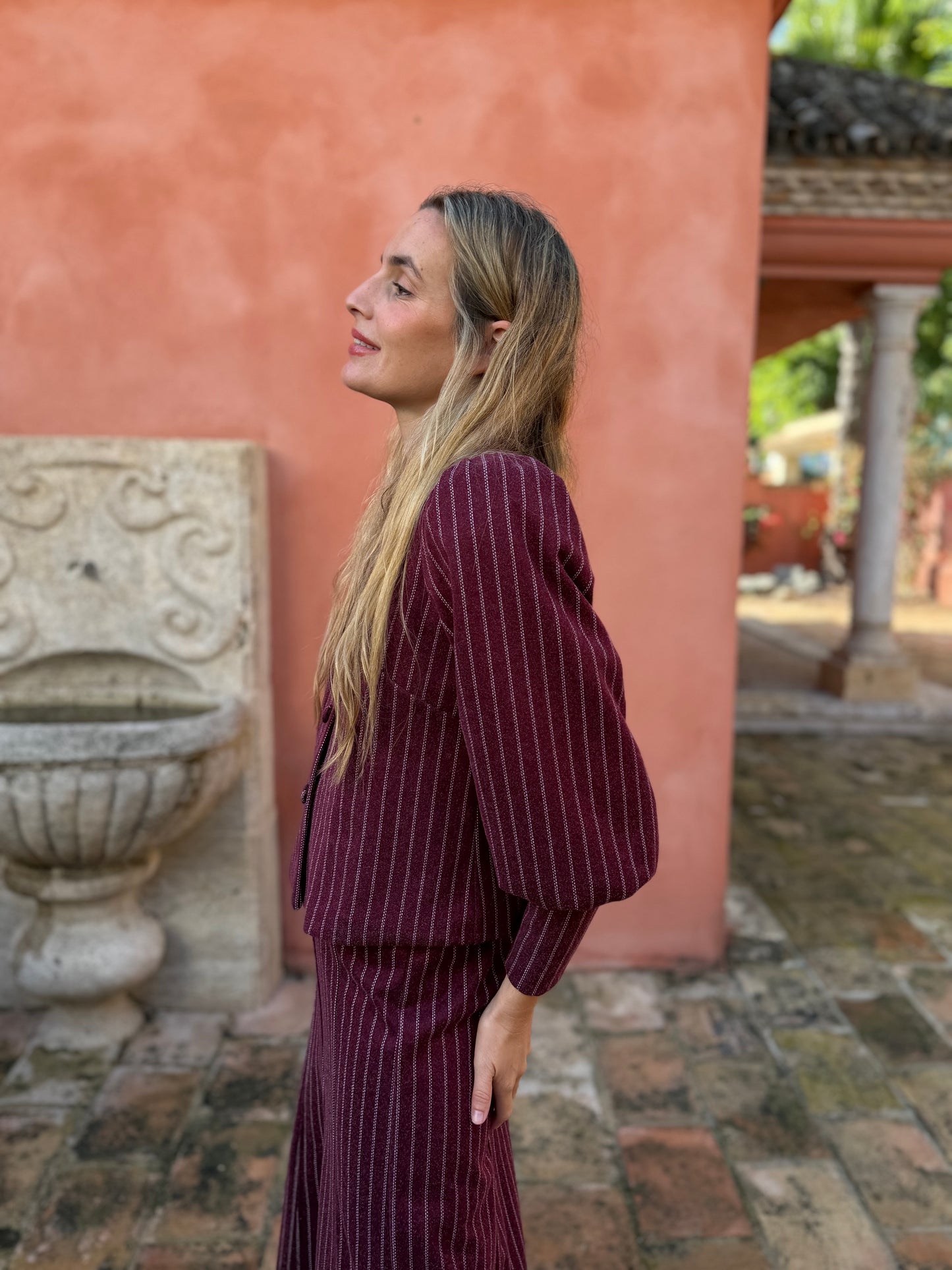 Chaqueta lana raya diplomática burdeos