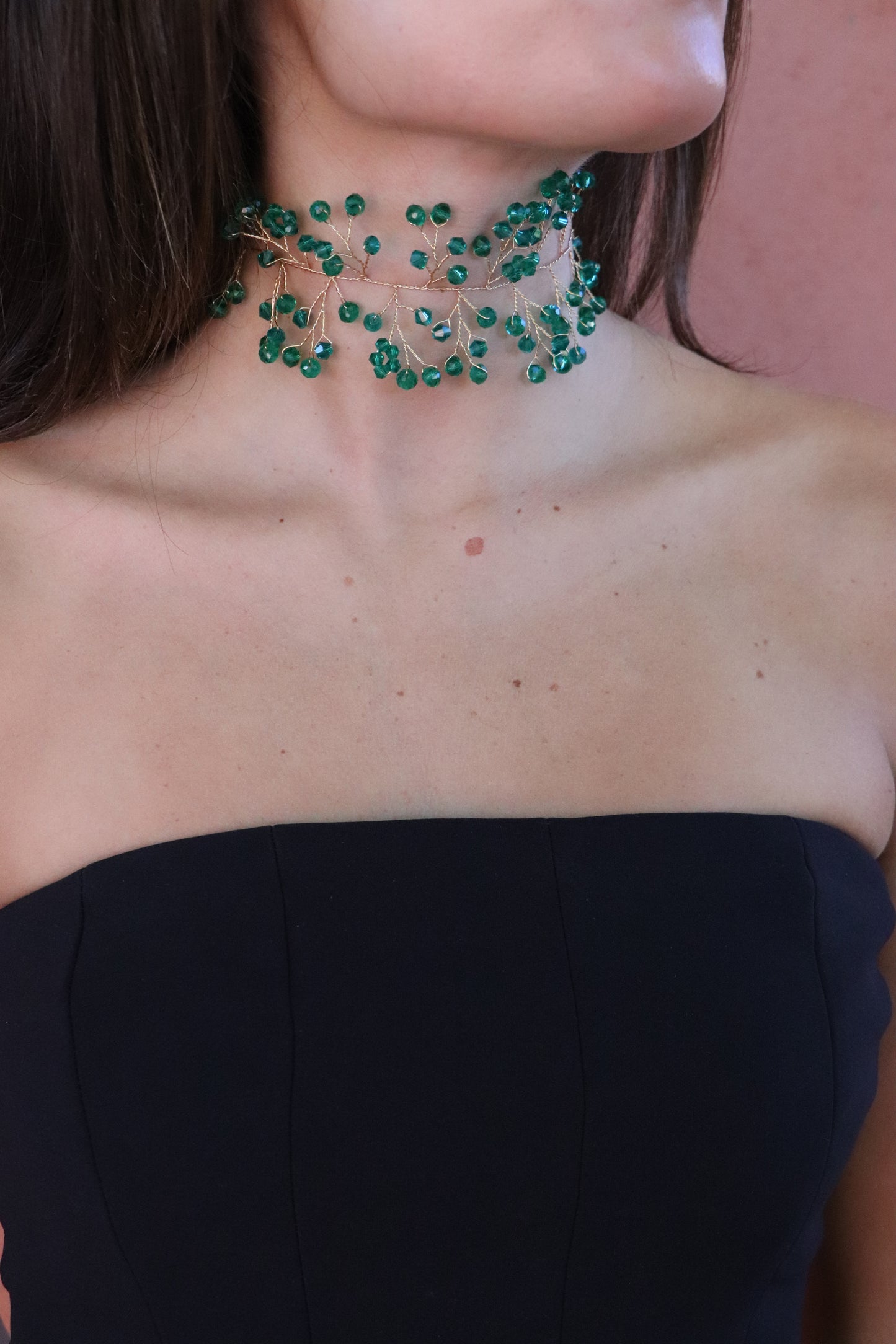 Choker bolitas y flores verde